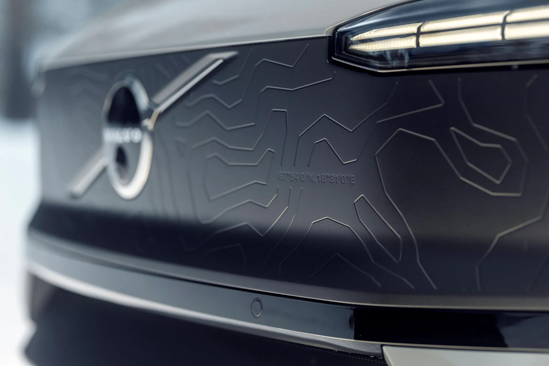 Volvo EX30 Cross Country Review: front detail