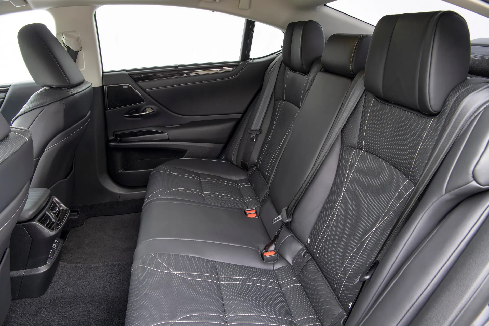 Lexus ES Review back seats