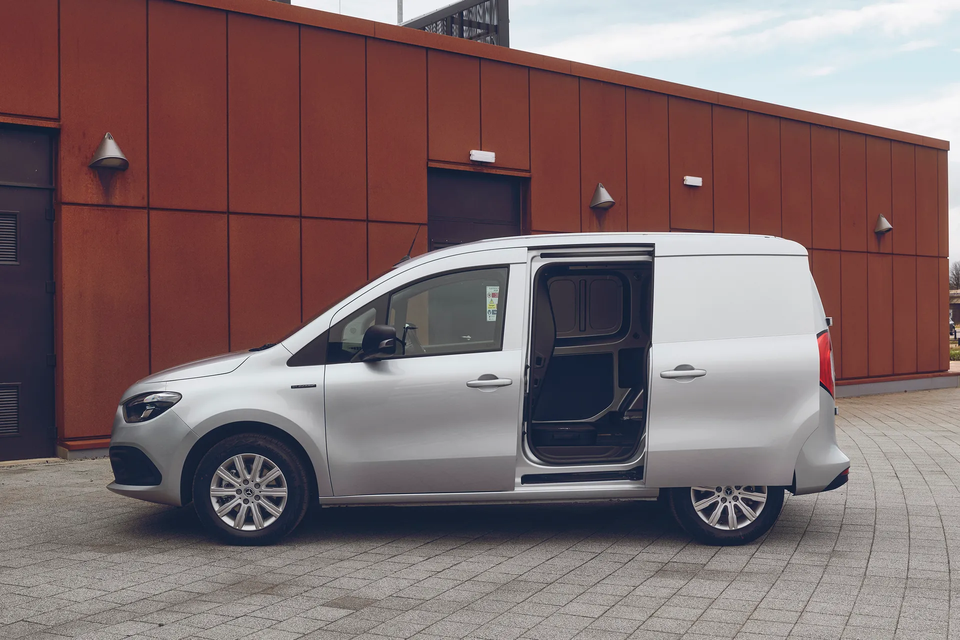 Mercedes Citan review: side view, door open