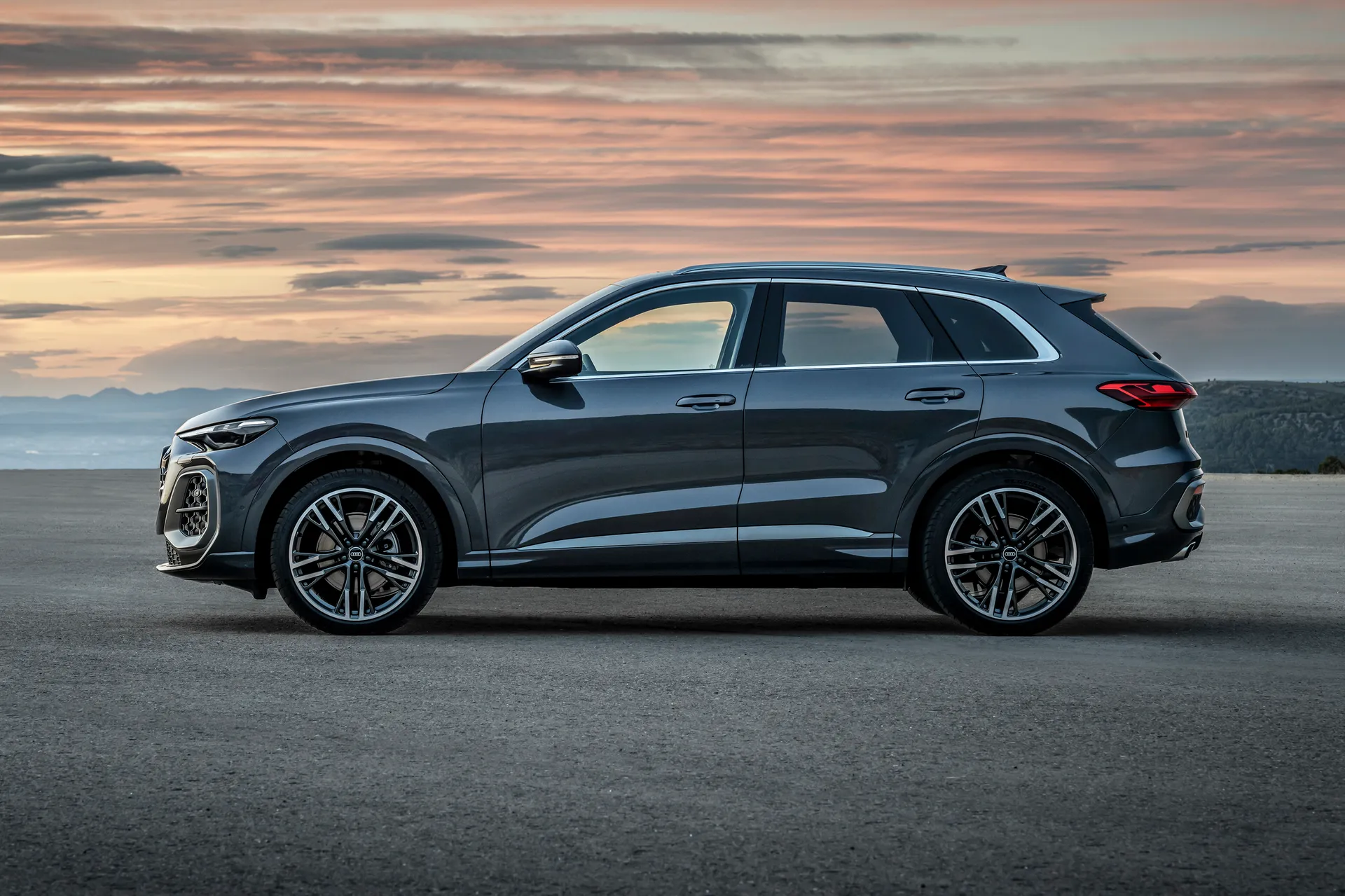 Audi Q5 Review: side profile