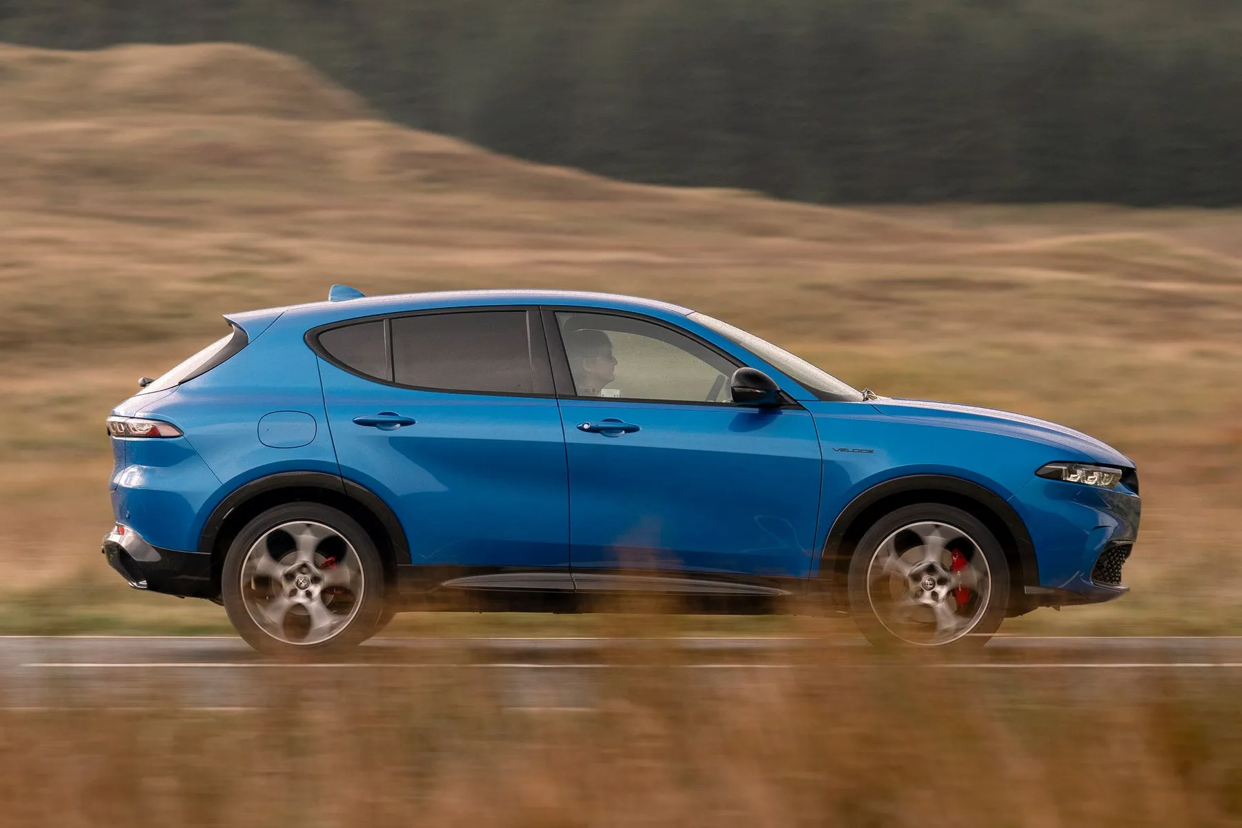 Alfa Romeo Tonale Review: side profile