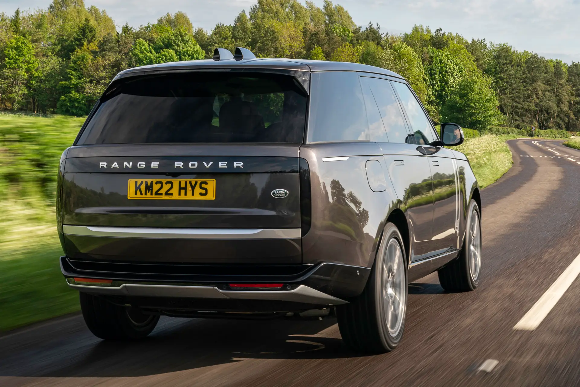 Range Rover Review 2024: dynamic driving