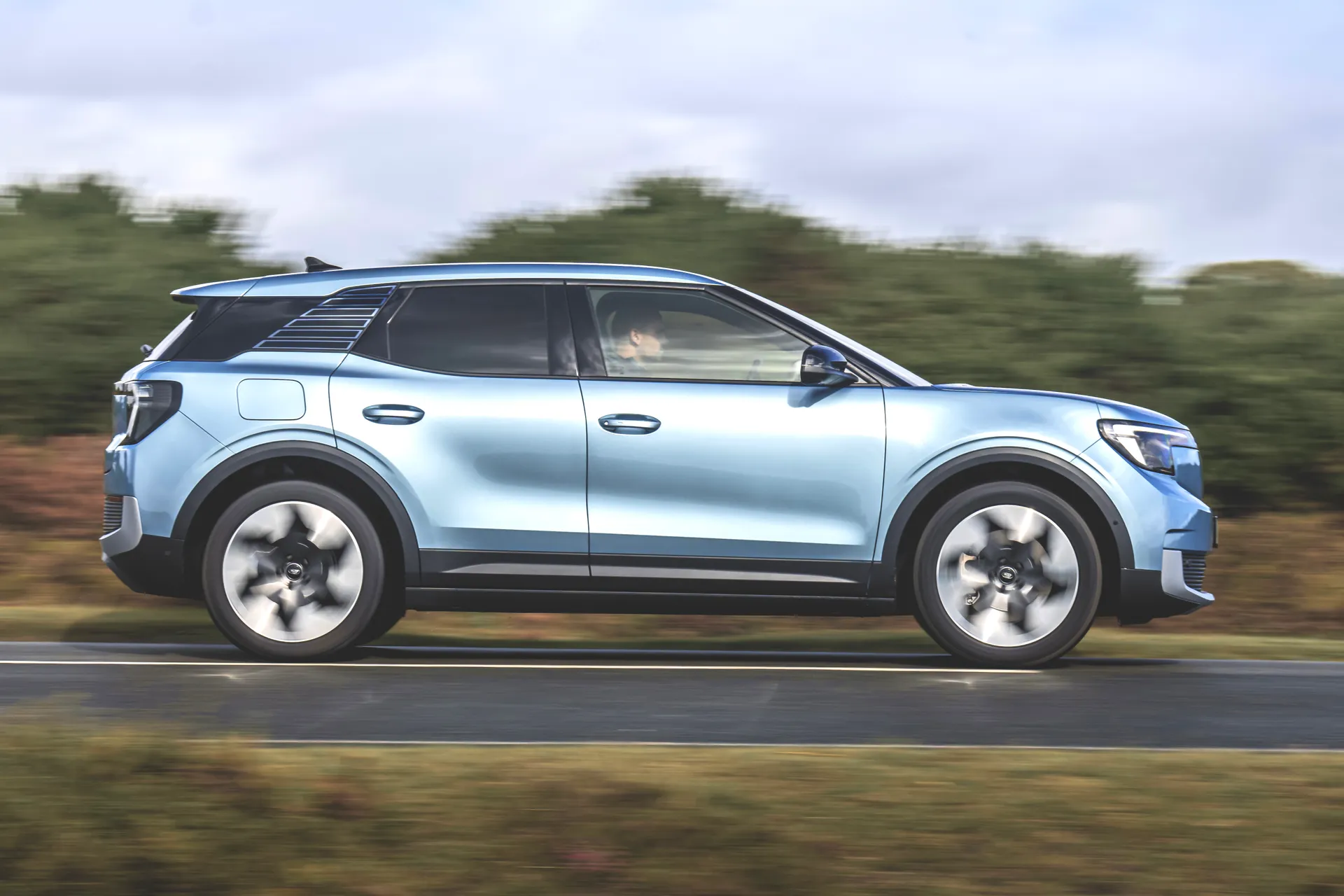 Ford Explorer Review: driving dynamic side profile