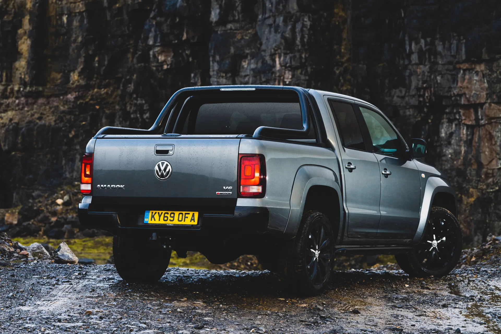 Volkswagen Amarok (2011-2023) Review: Rear Side View