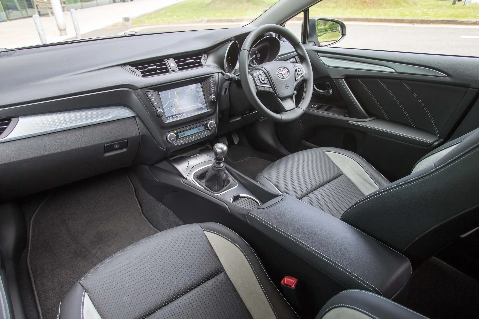 Toyota Avensis Tourer Front Interior