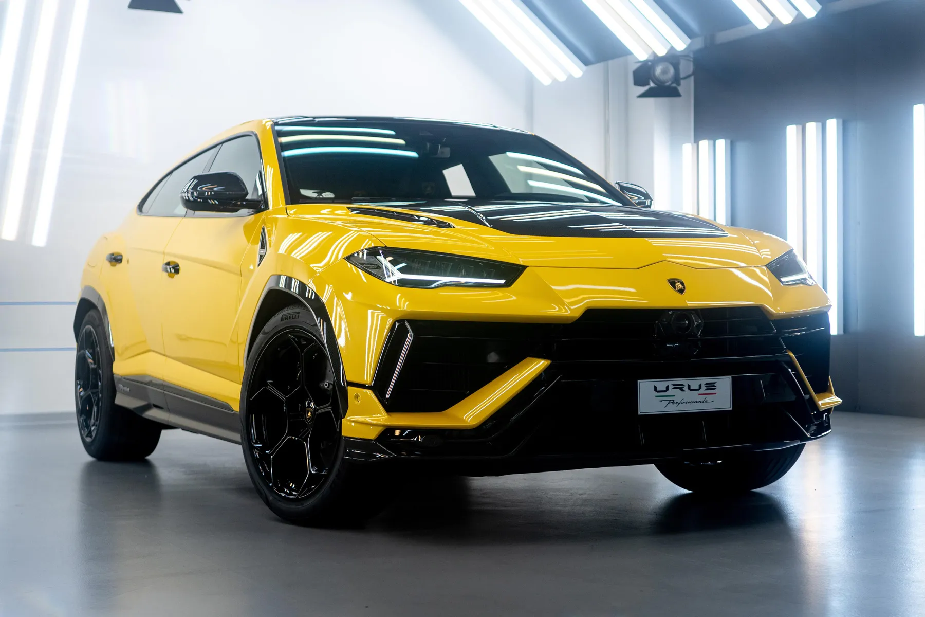 Lamborghini Urus Review 2024: front
