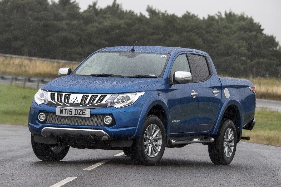 Mitsubishi L200 2015 frontleft exterior