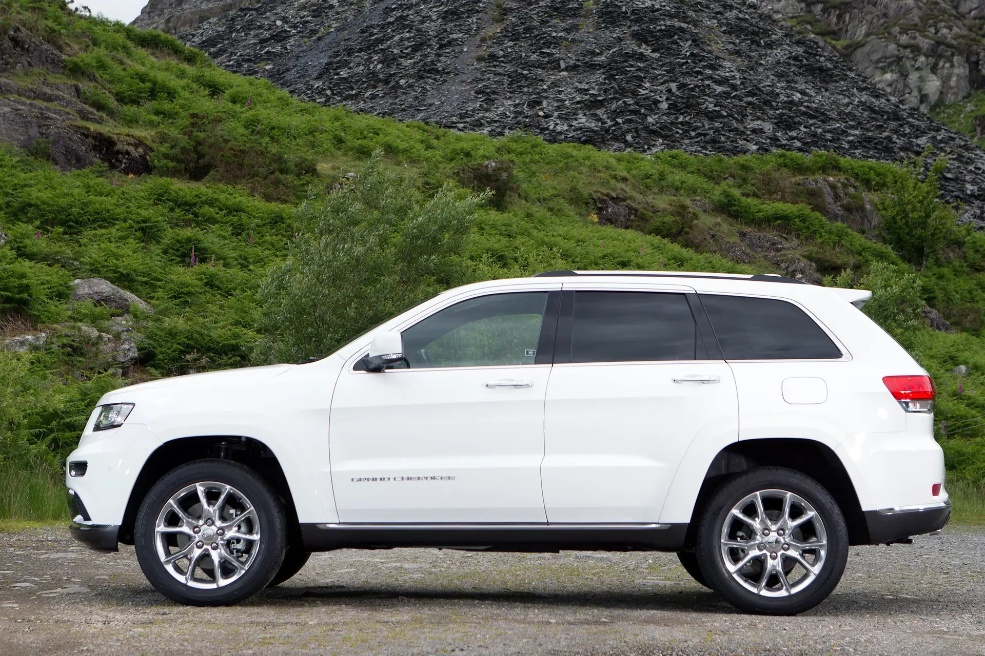 Jeep Grand Cherokee (2011-2020) Review: exterior side photo of the Jeep Grand Cherokee