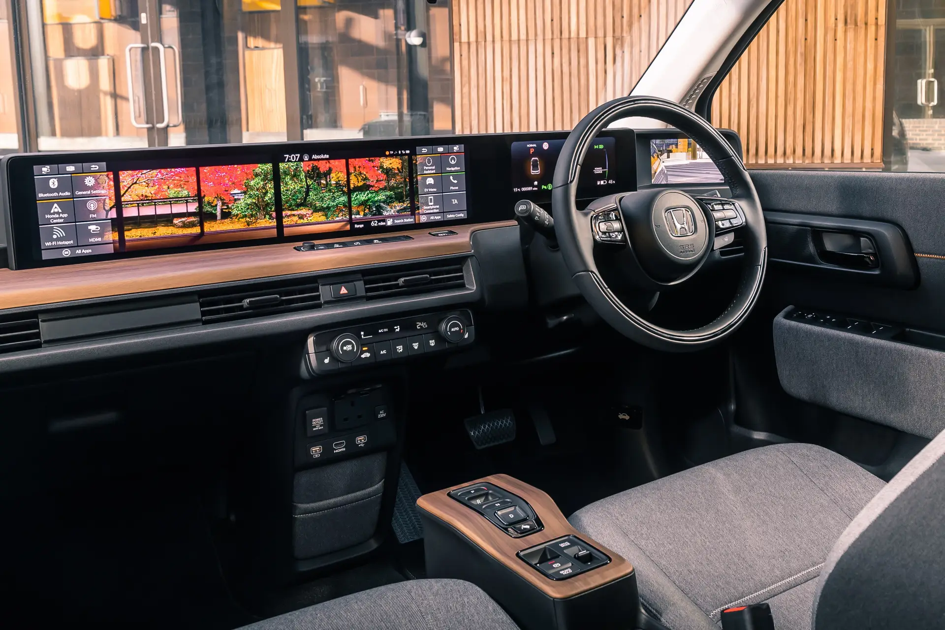 Honda e Review 2023: interior dashboard