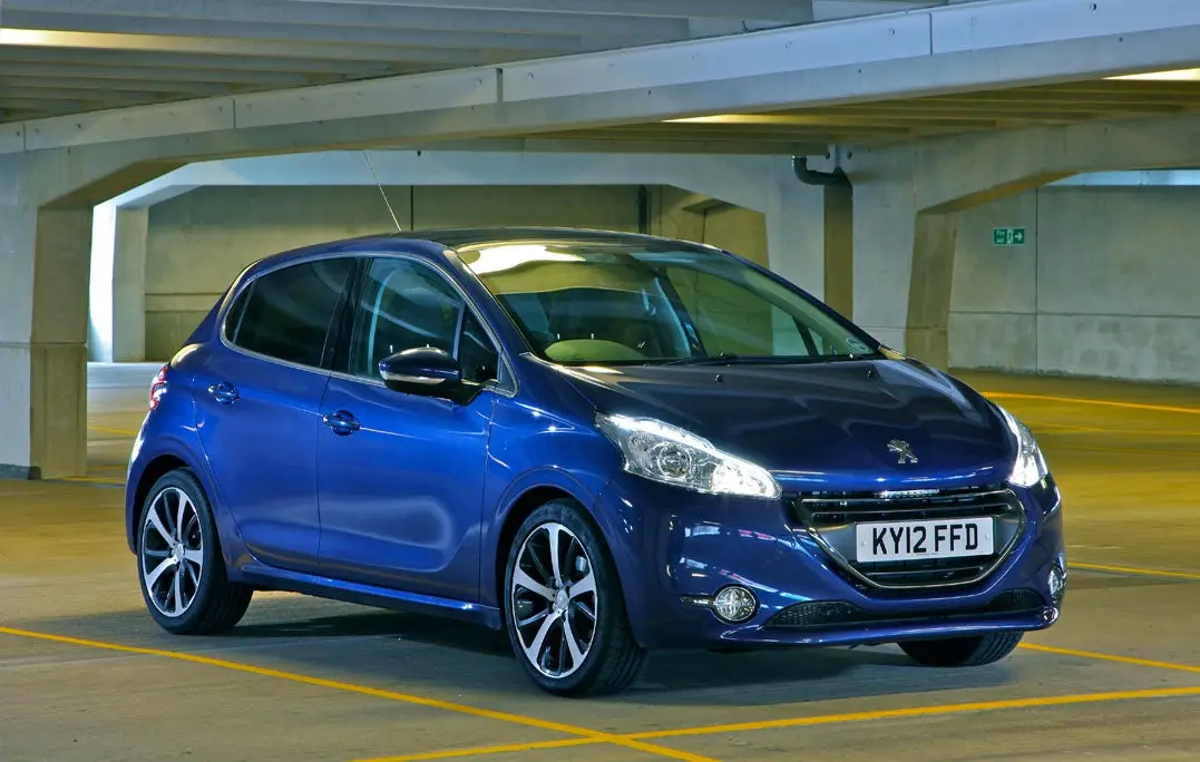 Peugeot 208 (2012-2019) Review: exterior front three quarter photo of the Peugeot 208