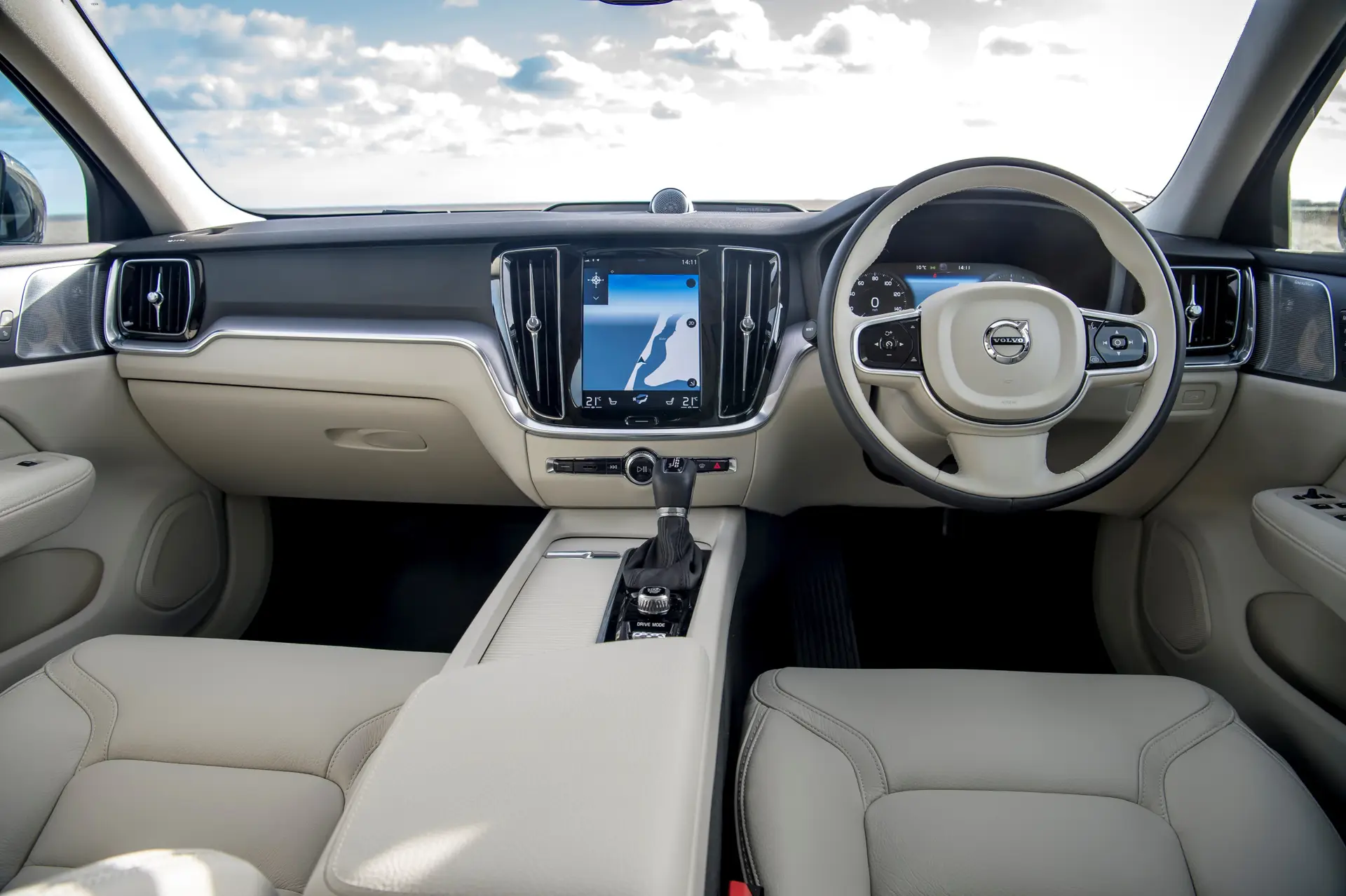 Volvo V60 Cross Country Front Interior