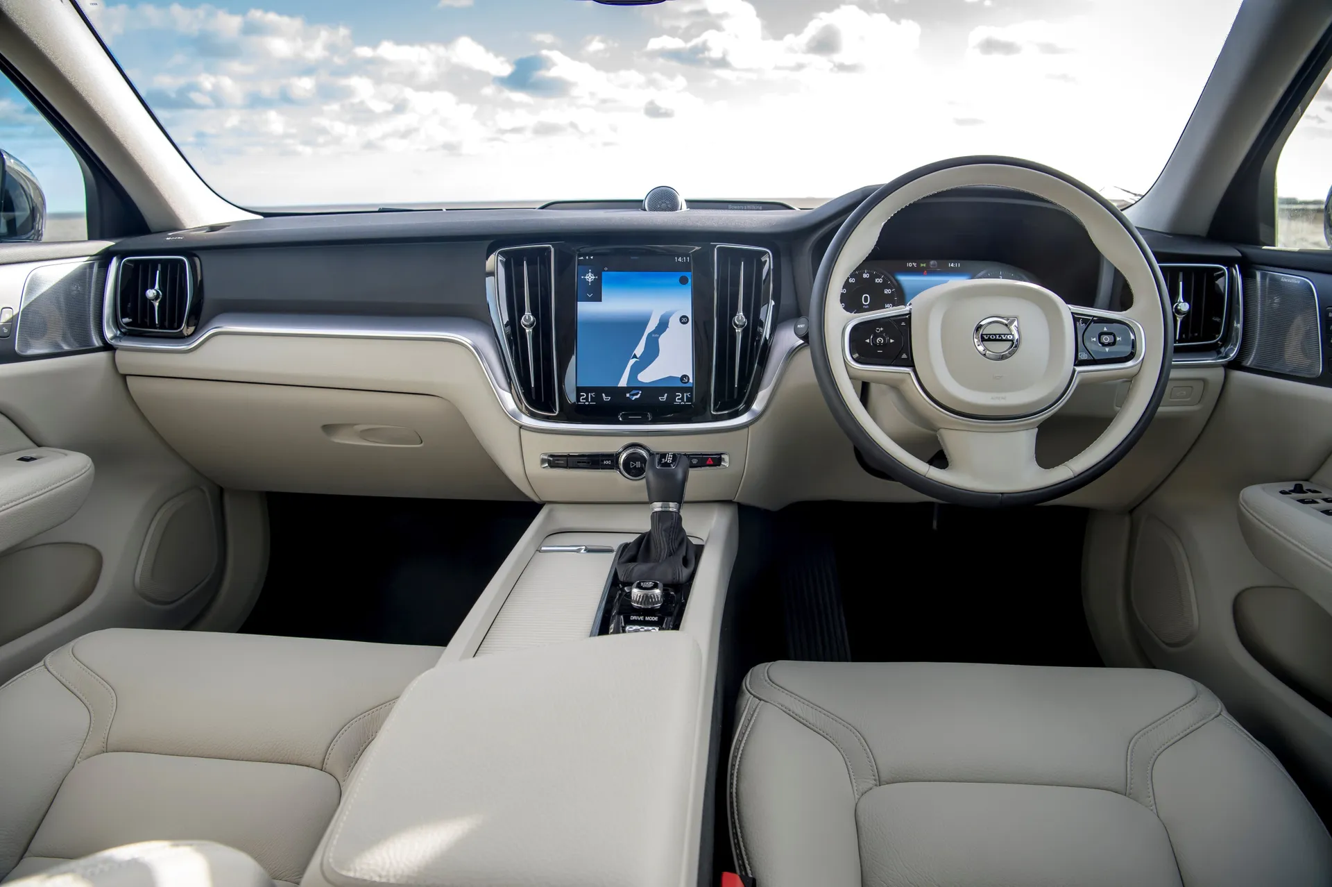 Volvo V60 Cross Country (2019-2023) Review: Front Interior