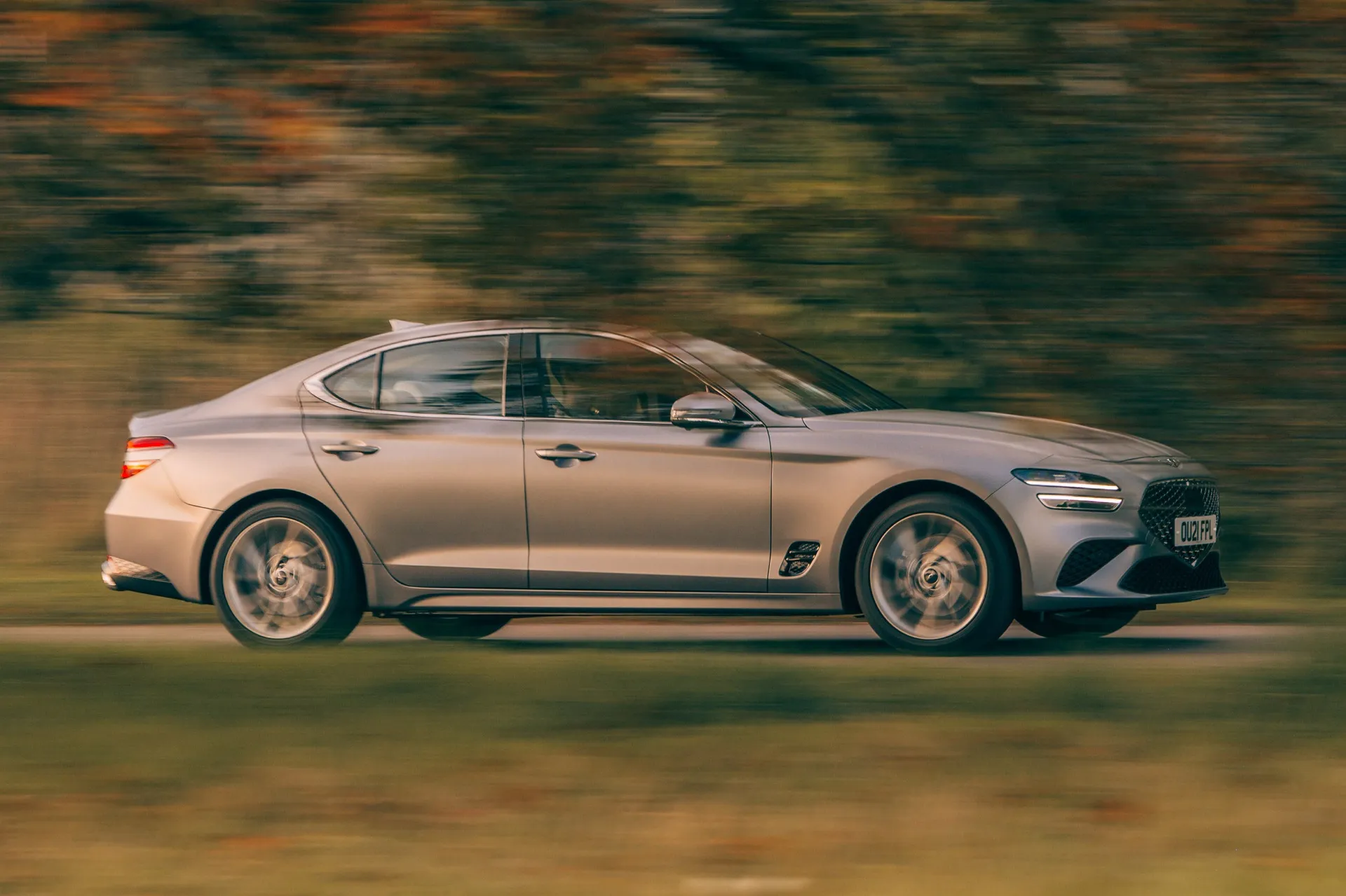 Genesis G70 (2021-2024) Review: side profile dynamic