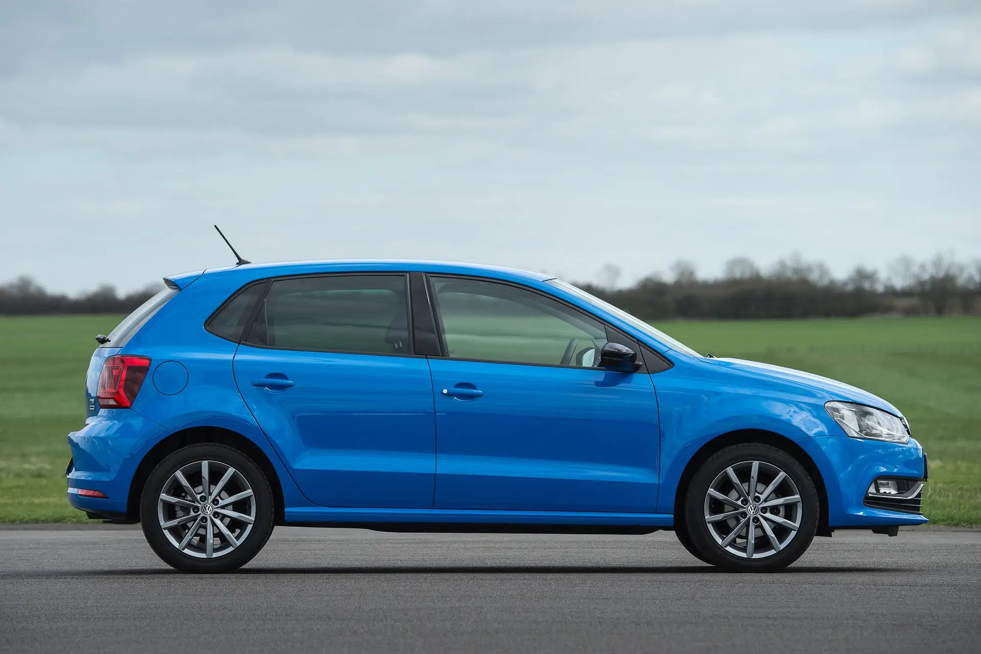 Volkswagen Polo (2009-2017) Review: exterior side photo of the Volkswagen Polo 