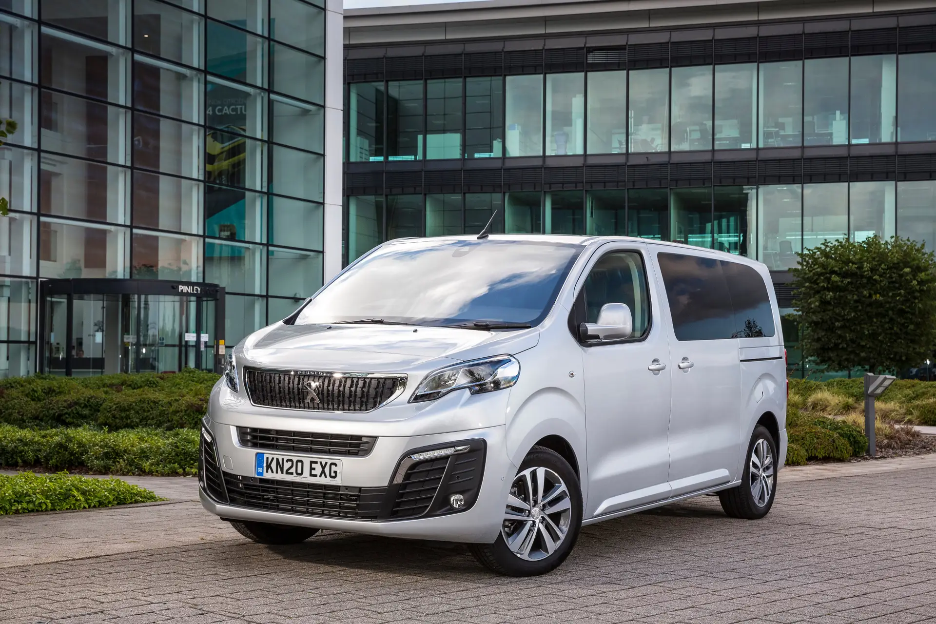 Peugeot Traveller review 2023 Front View
