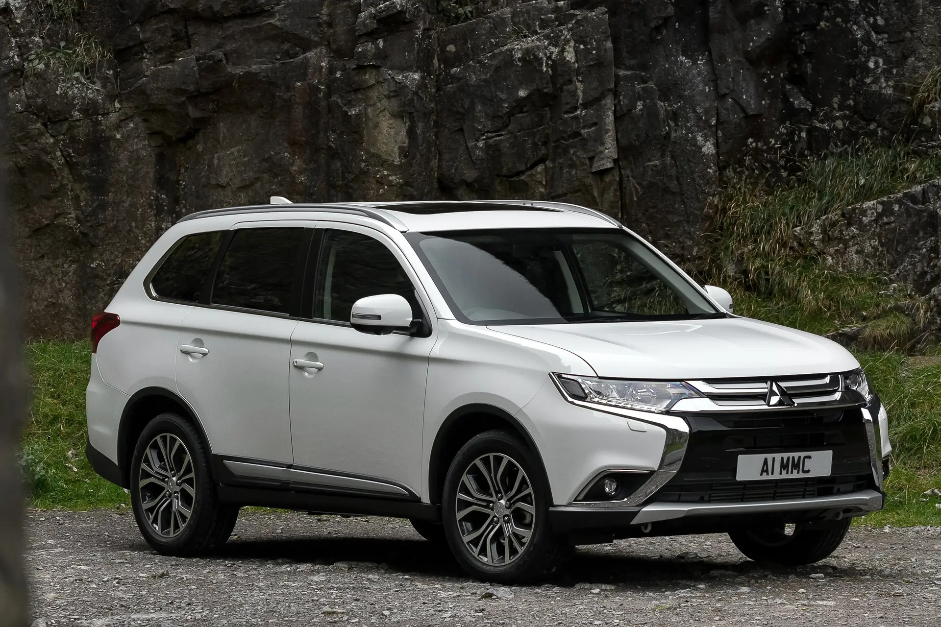 Mitsubishi Outlander Review 2023: front right exterior