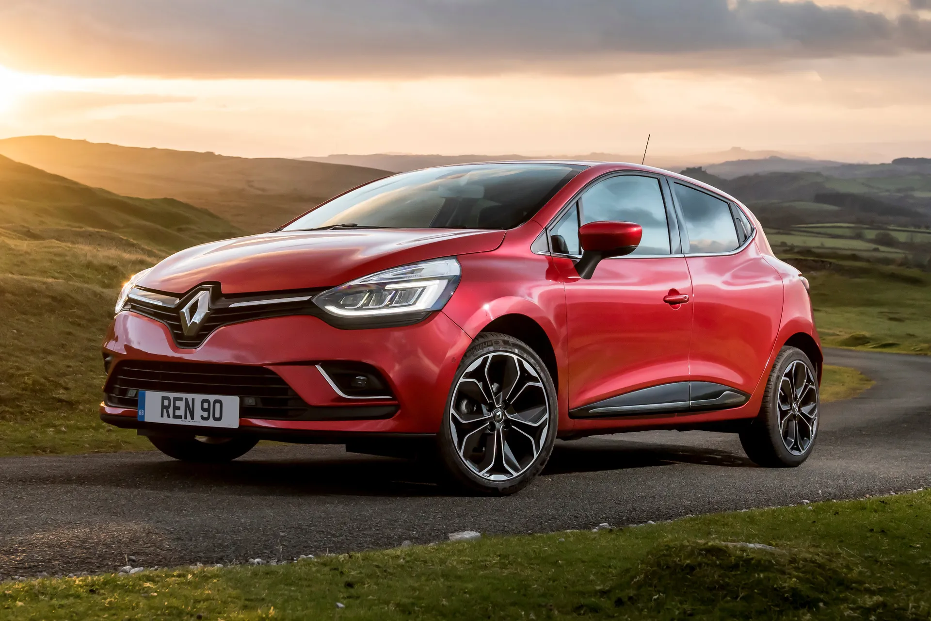 Renault Clio (2013-2019) Review: exterior front three quarter photo of the Renault Clio