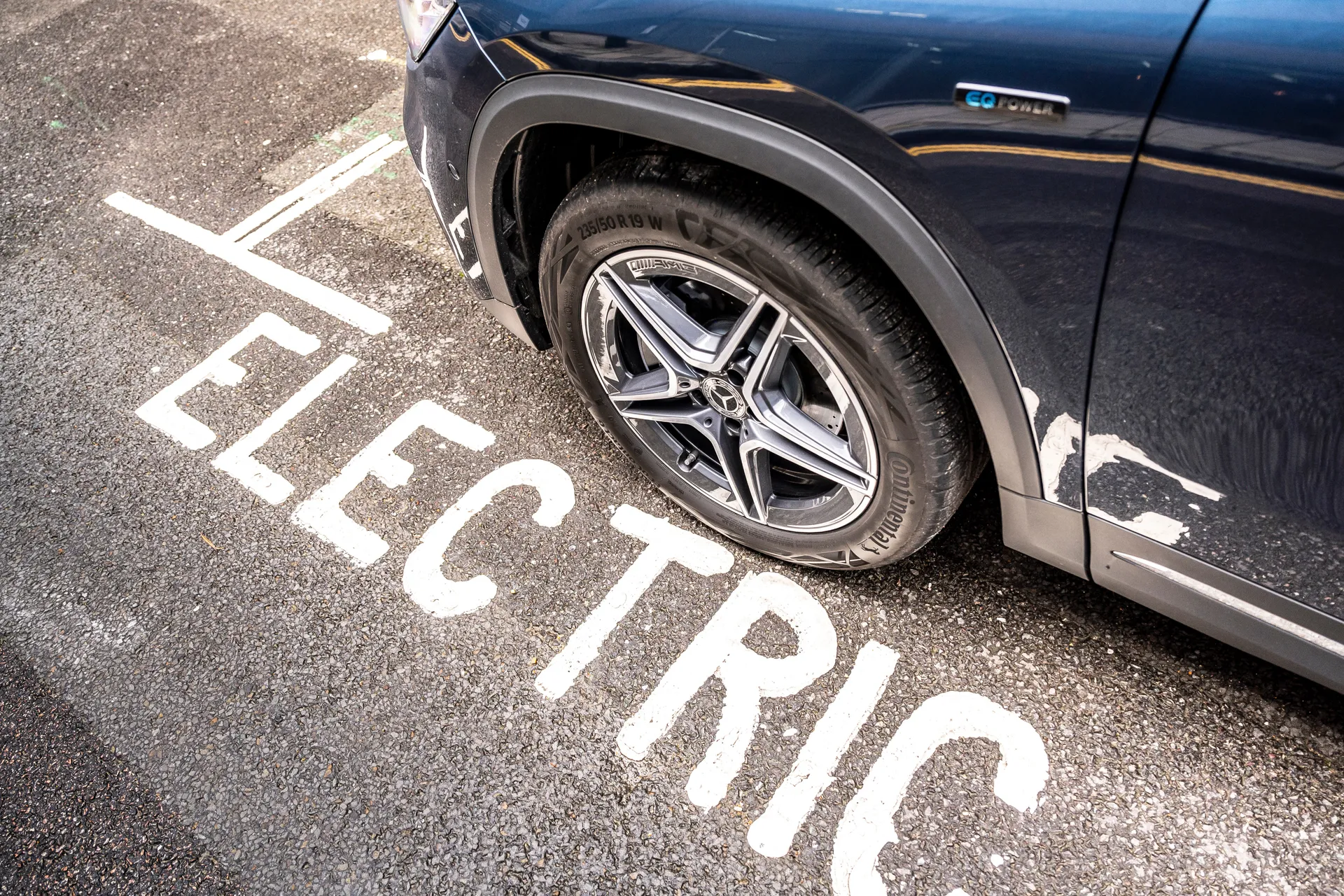 Mercedes-Benz GLA 250 e exterior electric