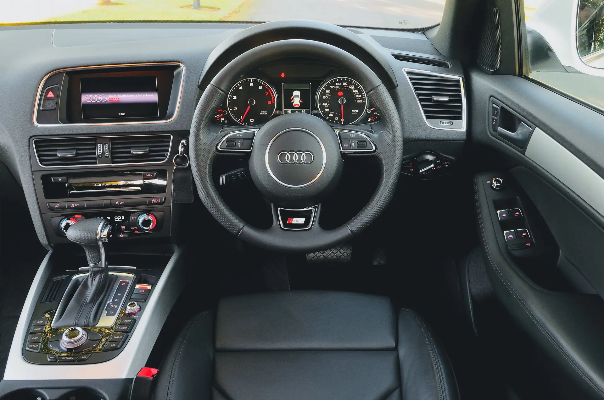 Audi Q5 (2008-2017) Review: interior close up photo of the Audi Q5 dashboard
