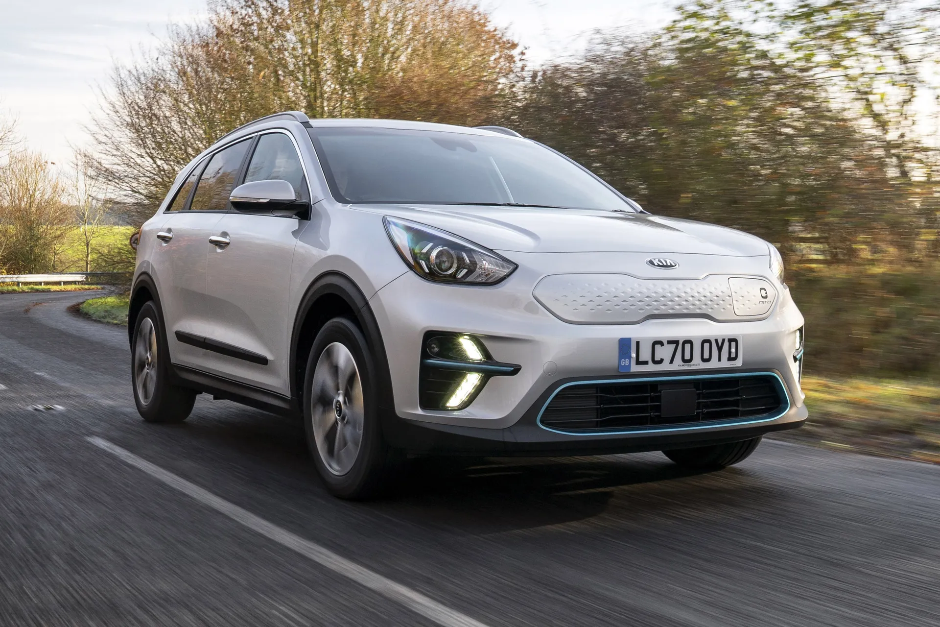 Kia e-Niro (2019-2021) Review front tracking on the road