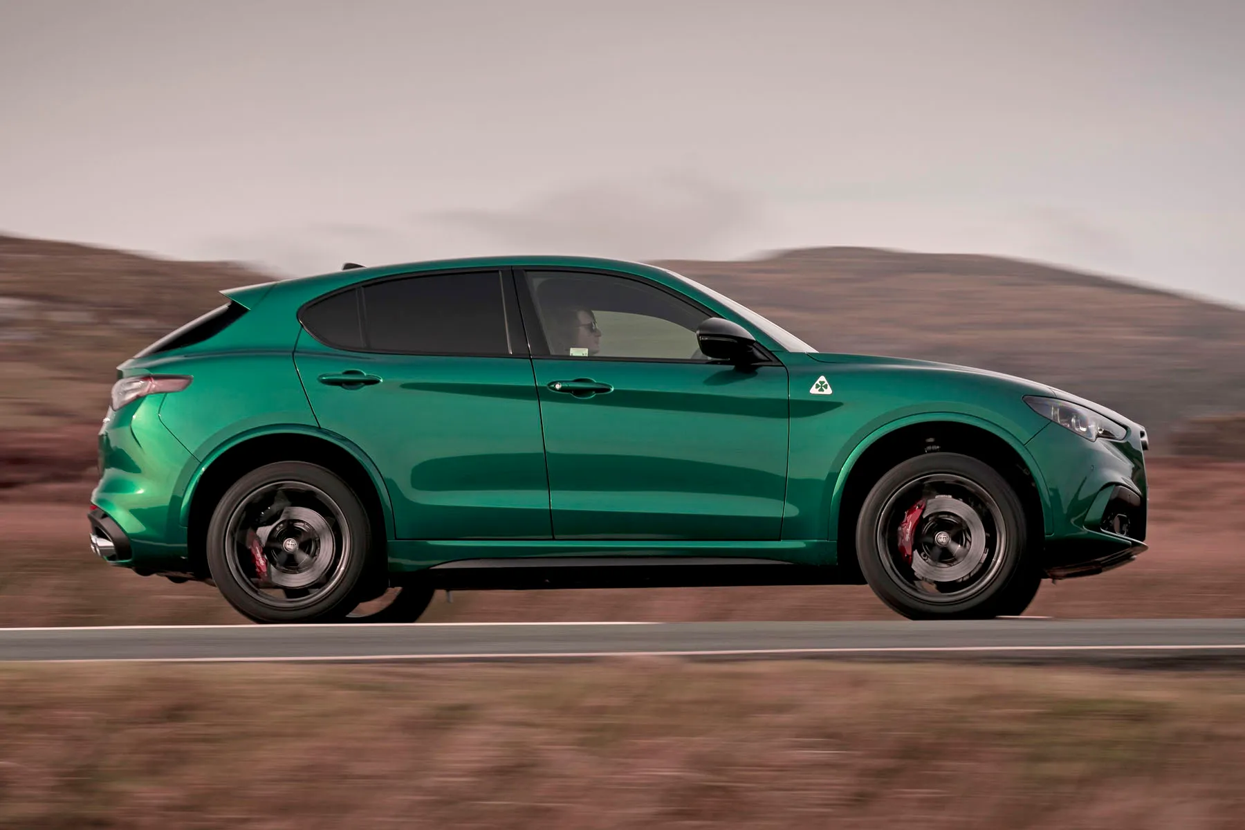 Alfa Romeo Stelvio Review 2024: side