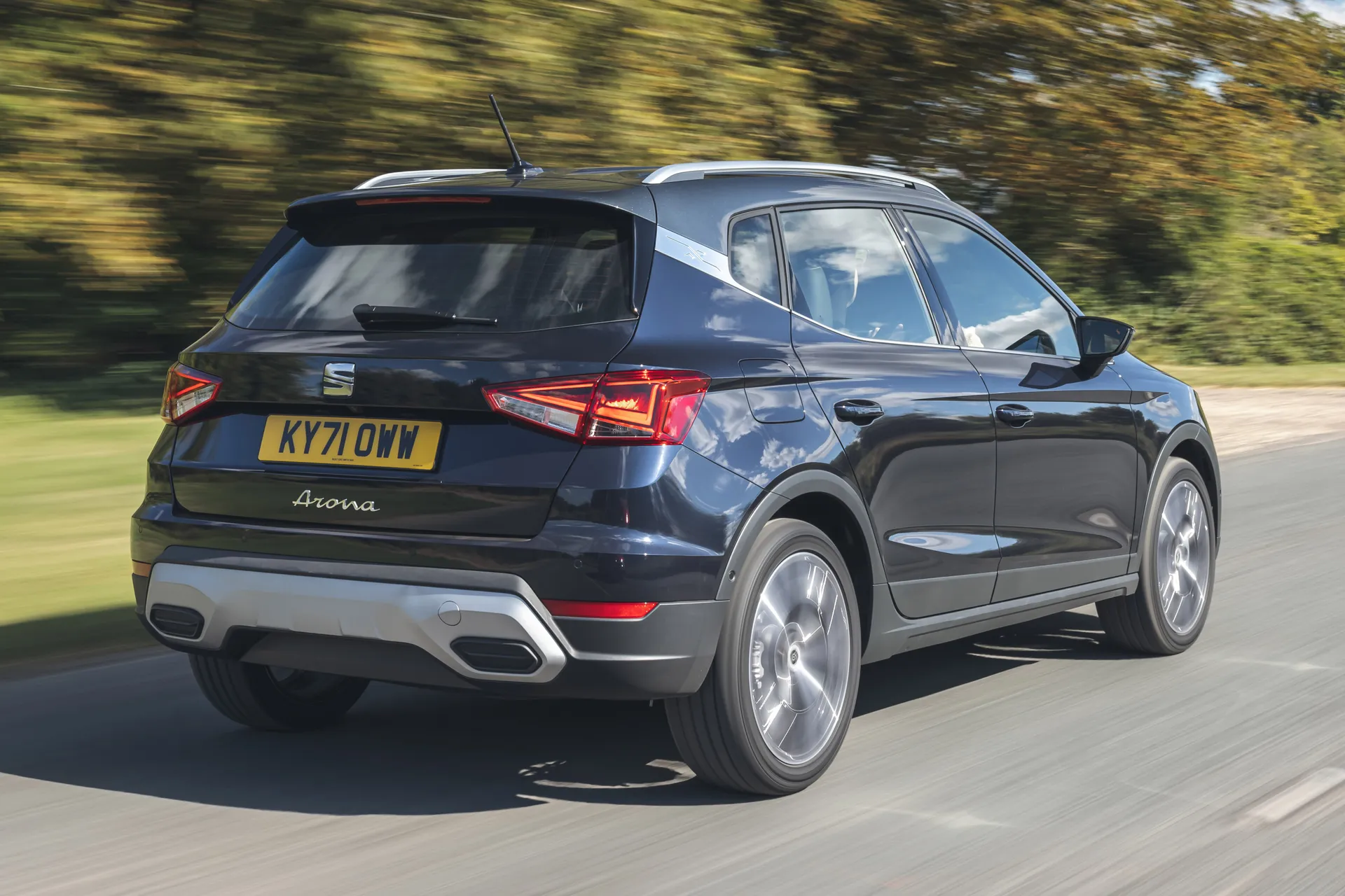 SEAT Arona Review: exterior dynamic rear