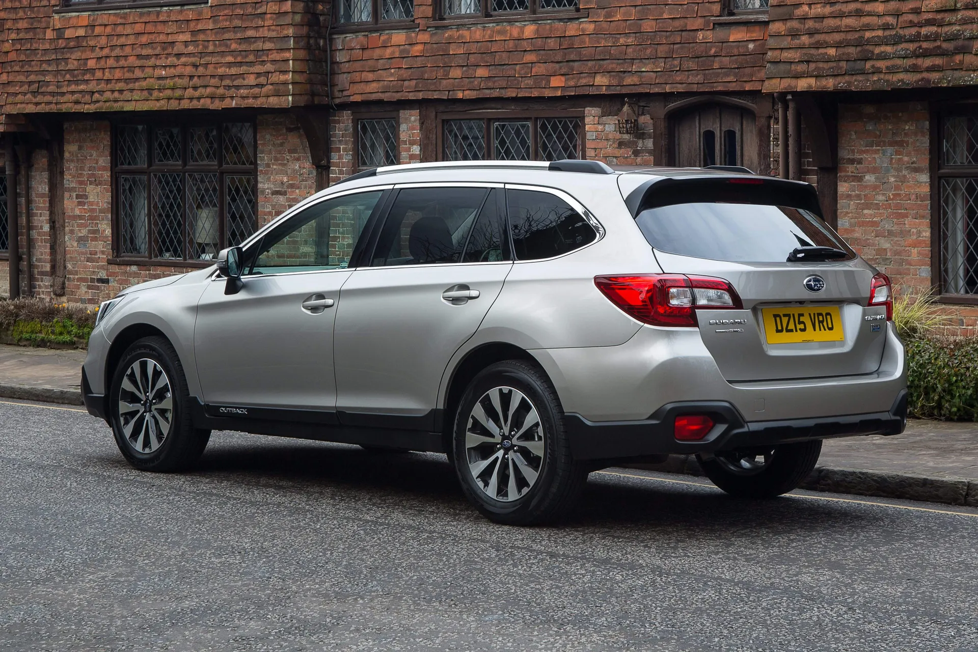 Subaru Outback (2014-2021) Review: Rear Side View