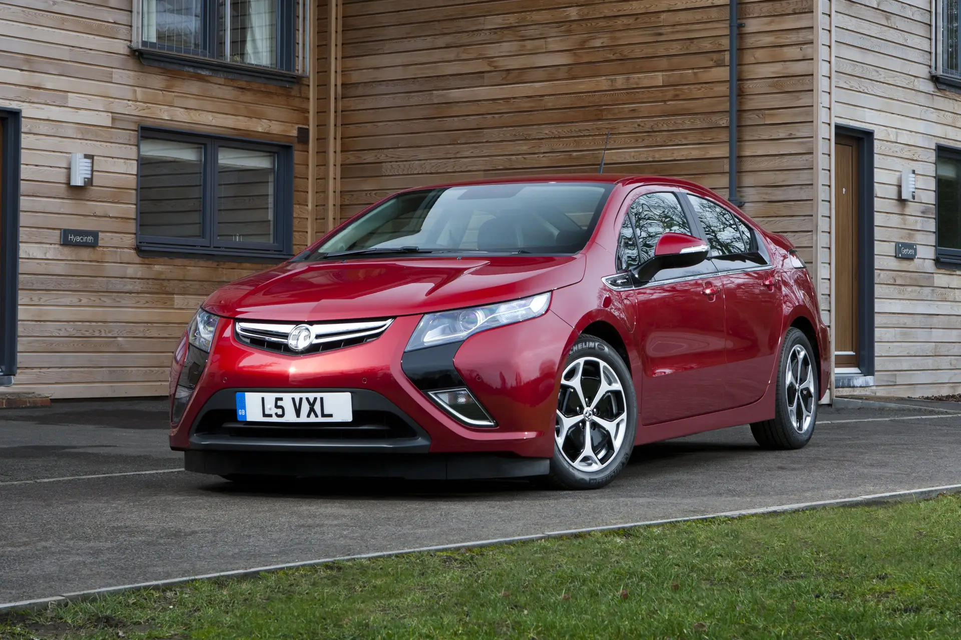 Vauxhall Ampera Front Side View