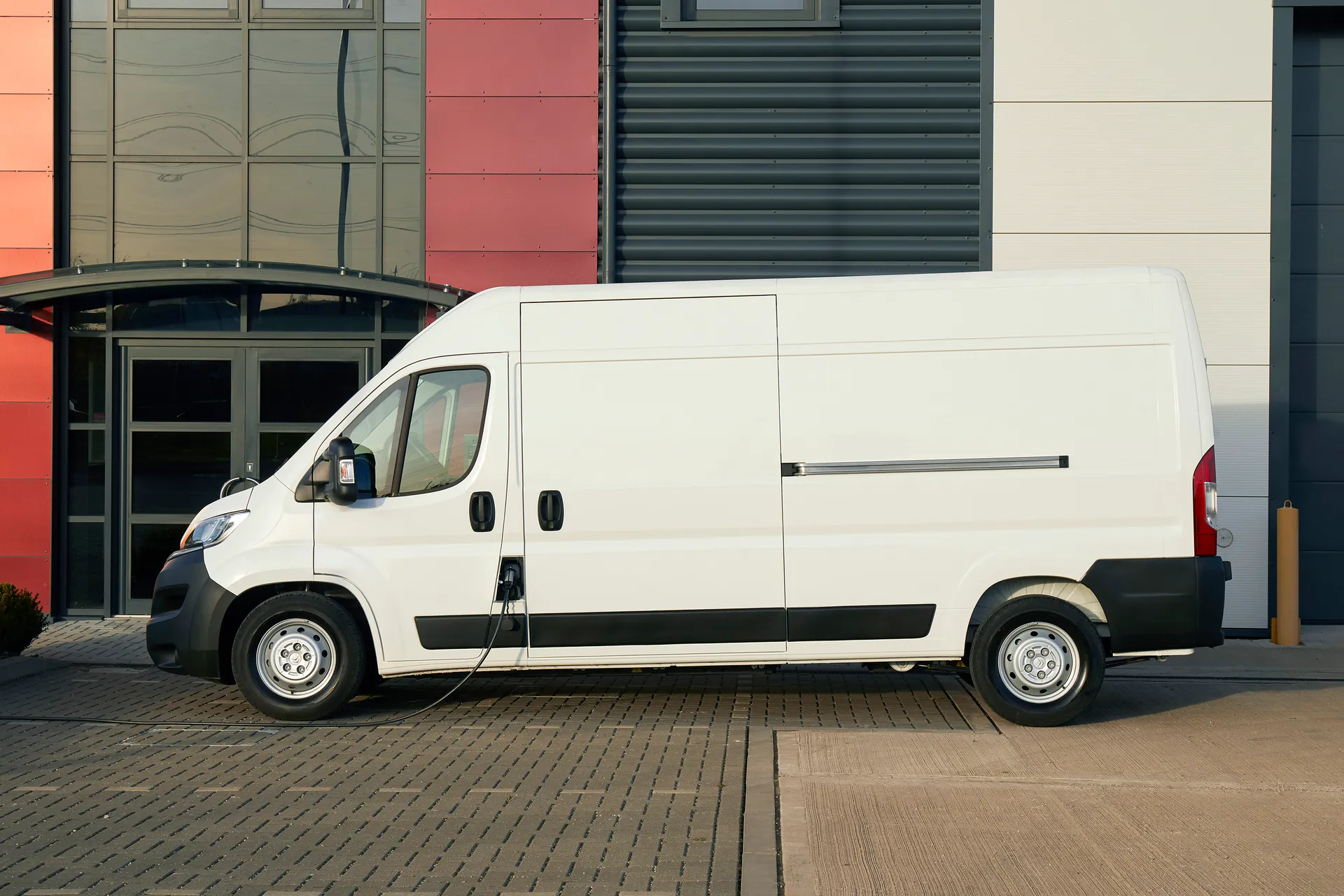 Citroen Relay Review: side view