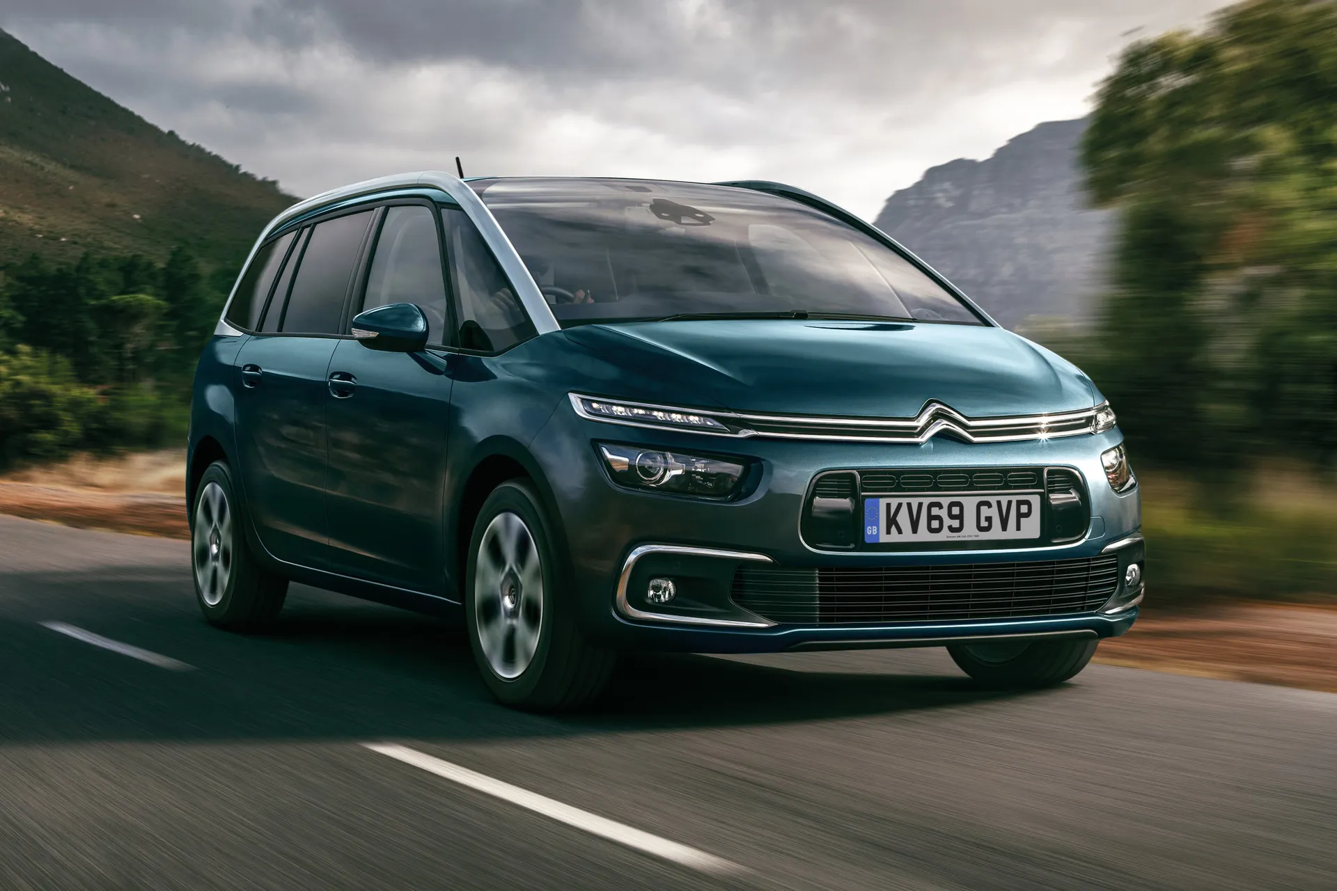 Citroen Grand C4 SpaceTourer (2018-2022) Review: exterior front three quarter photo of the Citroen Grand C4 SpaceTourer on the road