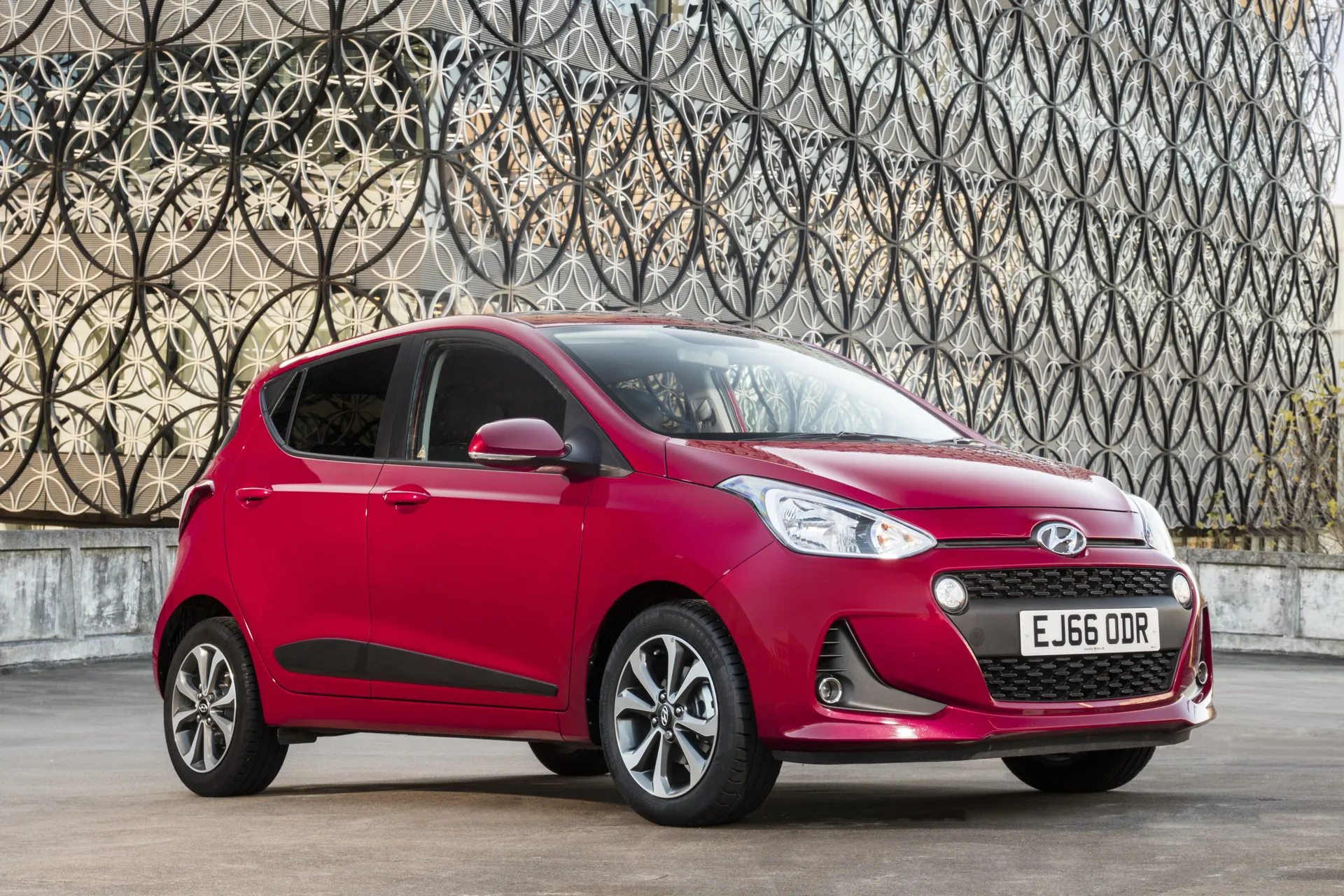 Hyundai i10 (2014-2020) Review: exterior front three quarter photo of the Hyundai i10