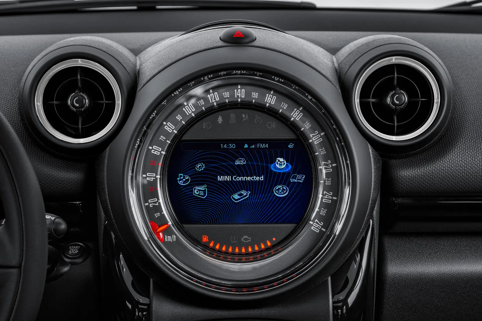 MINI Paceman (2013-2016) Review: interior close up photo of the MINI Paceman centre display