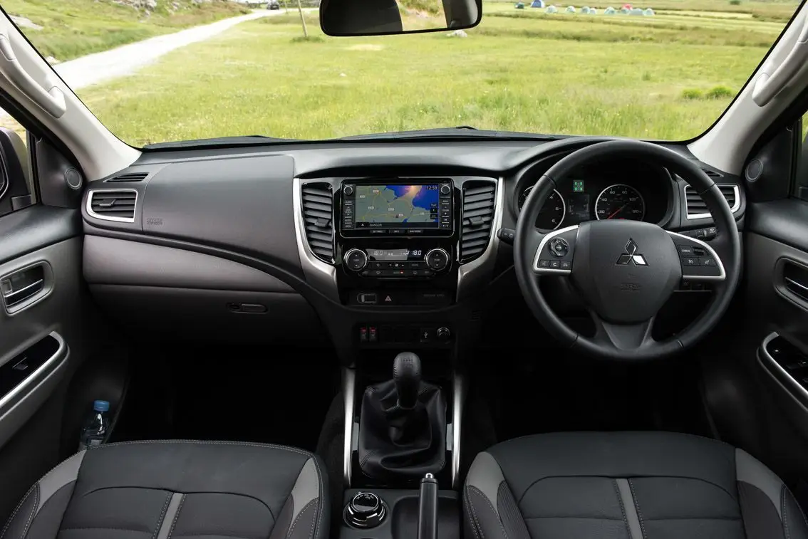 Mitsubishi L200 2015 front interior