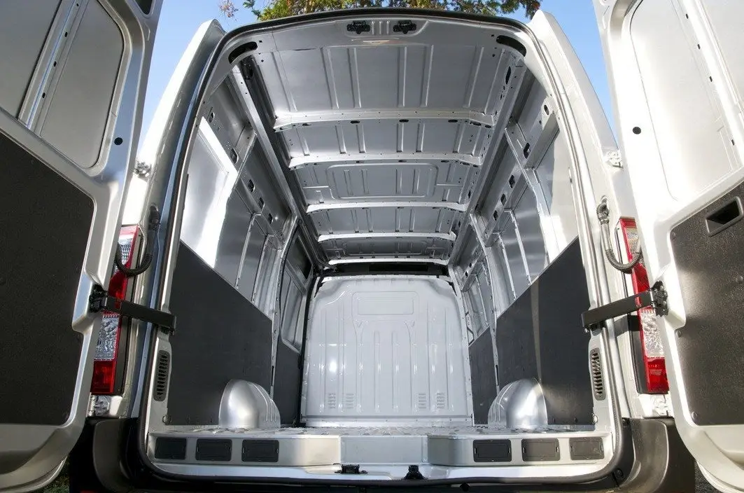 Nissan NV400 bootspace empty
