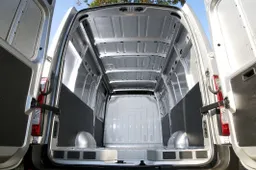 Nissan NV400 (2011-2022) Review: boot space empty