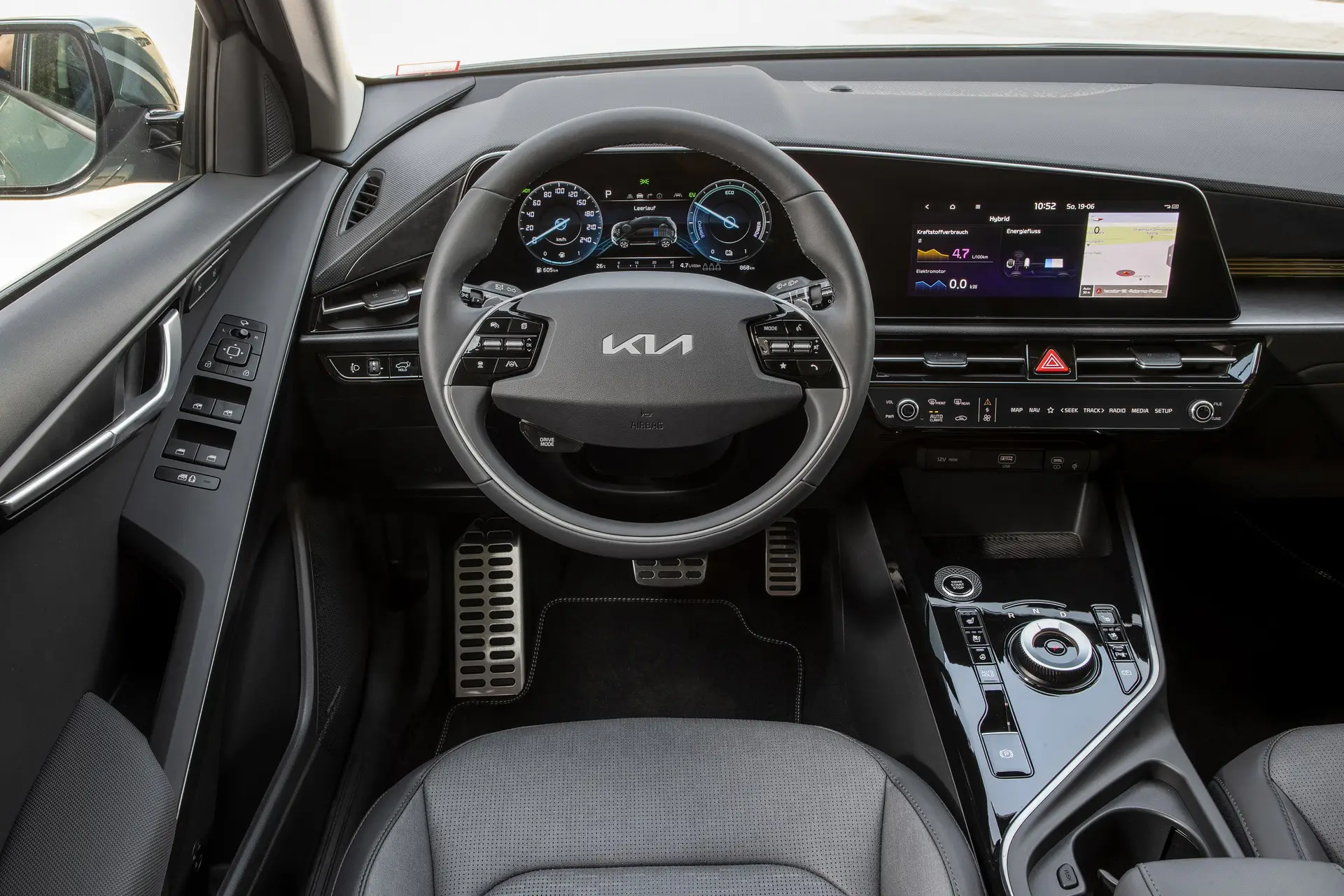 Kia Niro Review 2023: interior steering wheel