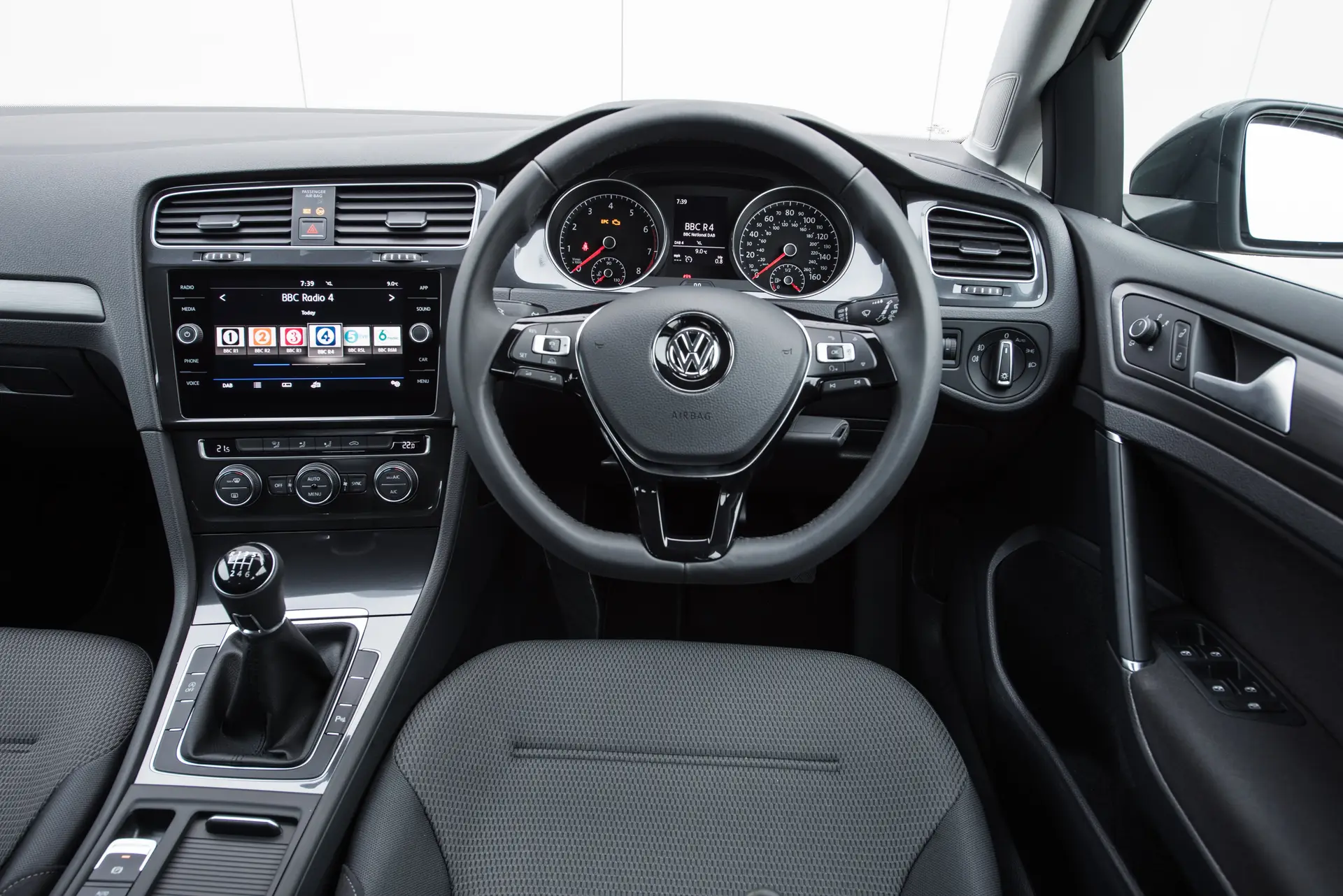 Volkswagen Golf Estate (2015-2020) Review: Interior close up photo of the Volkswagen Golf Estate dashboard