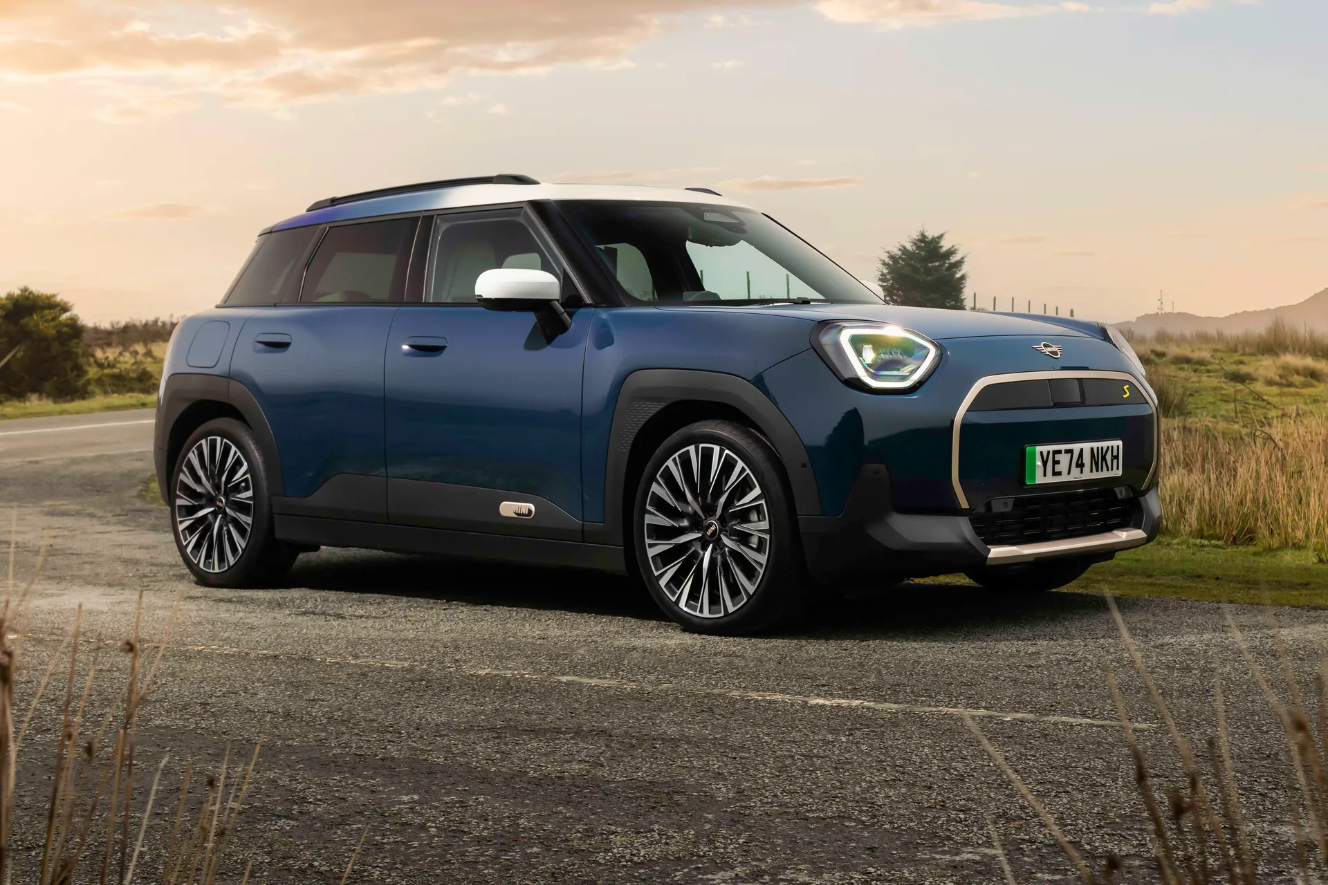 MINI Aceman Review: front three quarters