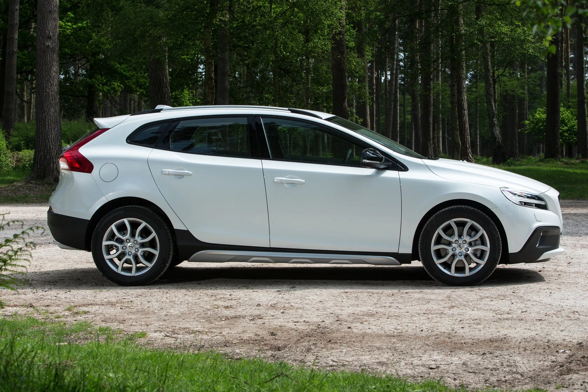 Volvo V40 Cross Country (2013-2019) Review: side profile