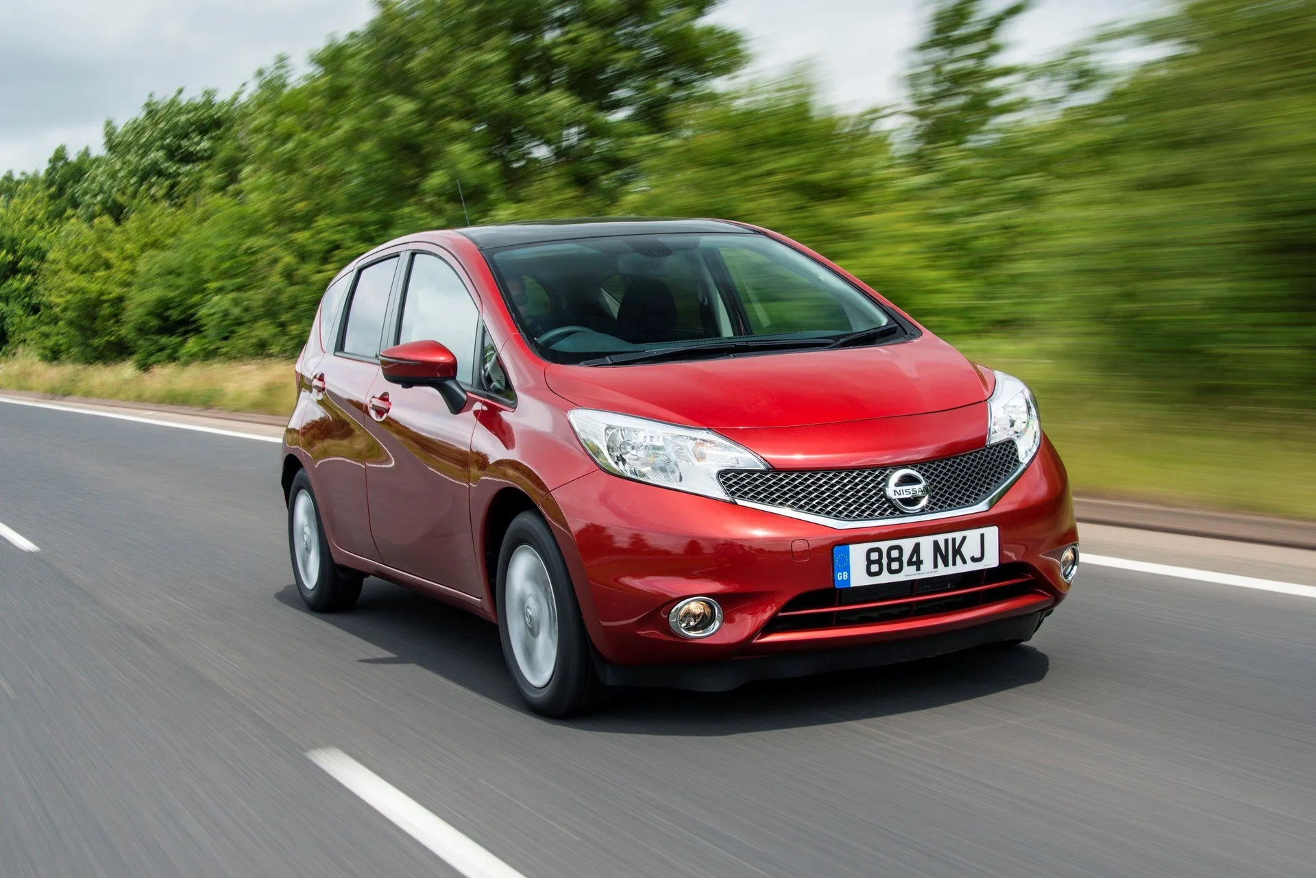 Nissan Note (2013-2016) Review: exterior front moving