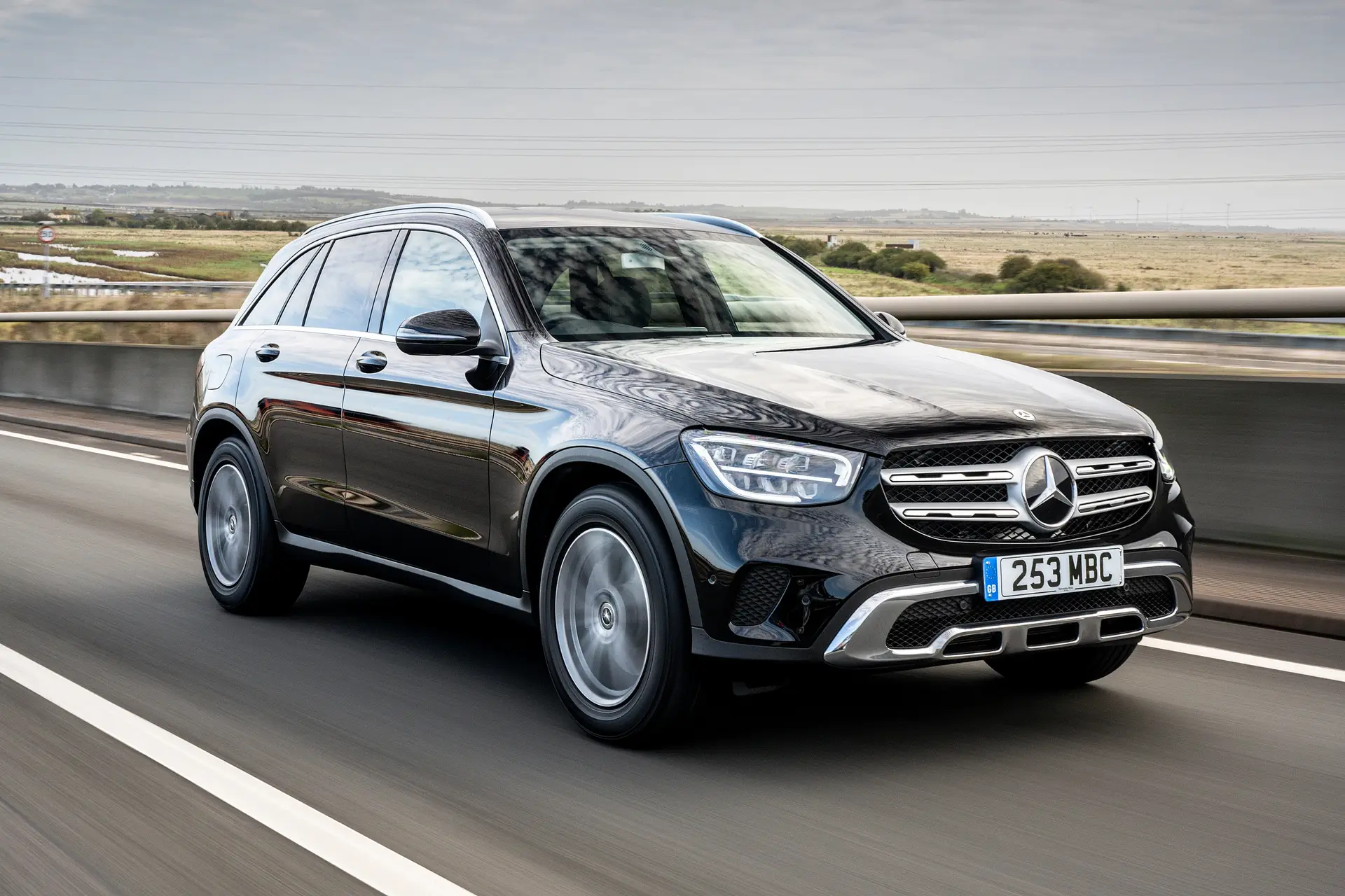Mercedes-Benz GLC 2015-2021 Review frontright exterior
