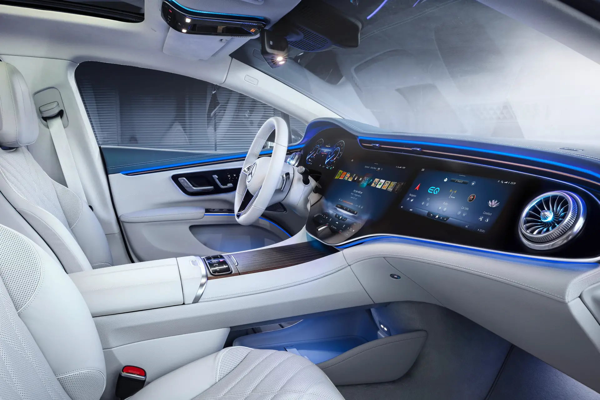 Mercedes-Benz EQS Review 2023: interior dashboard