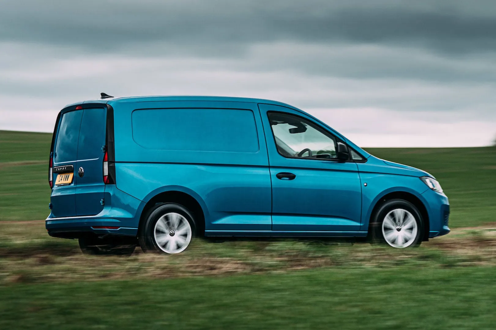 Volkswagen Caddy Cargo Review: exterior moving side