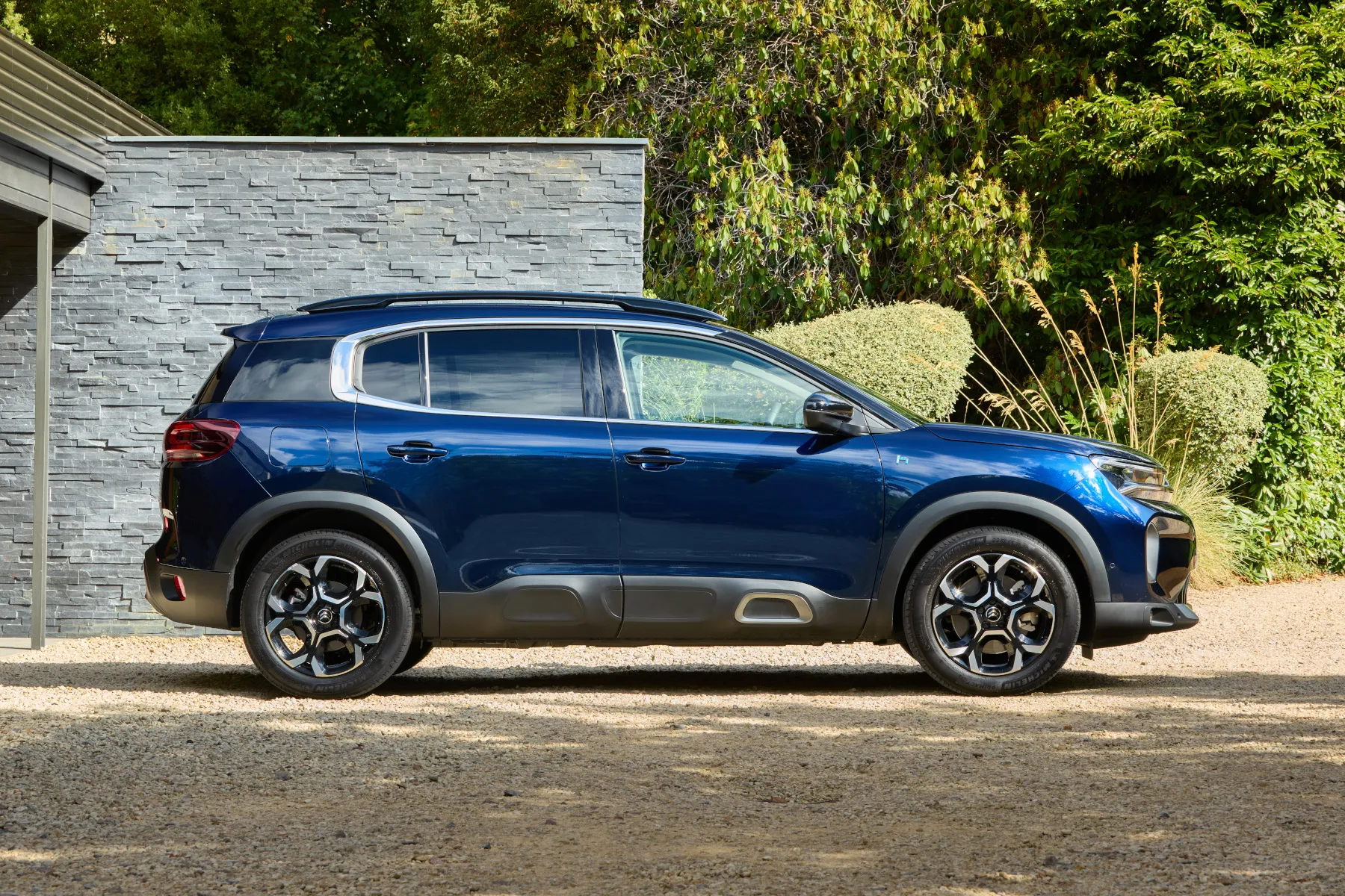 Citroen C5 Aircross Review: side static
