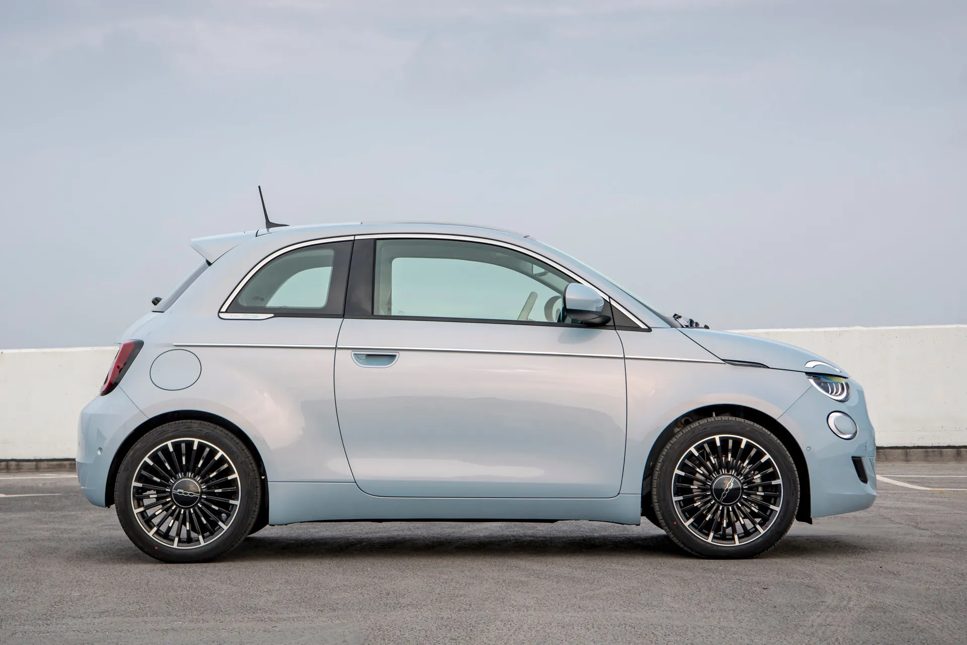 Fiat 500 Electric Review: side