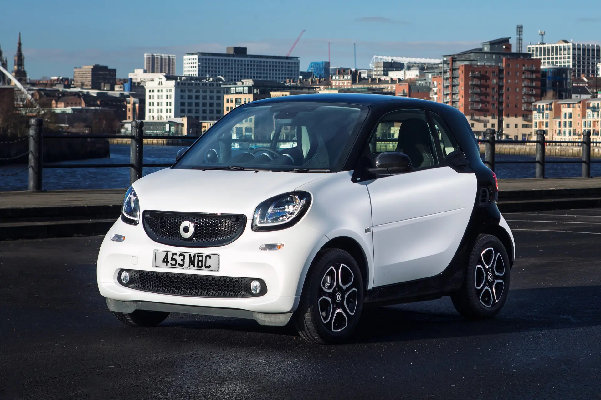 Smart Fortwo Coupe (2014-2019) Review: exterior front three quarter photo of the Smart Fortwo Coupe