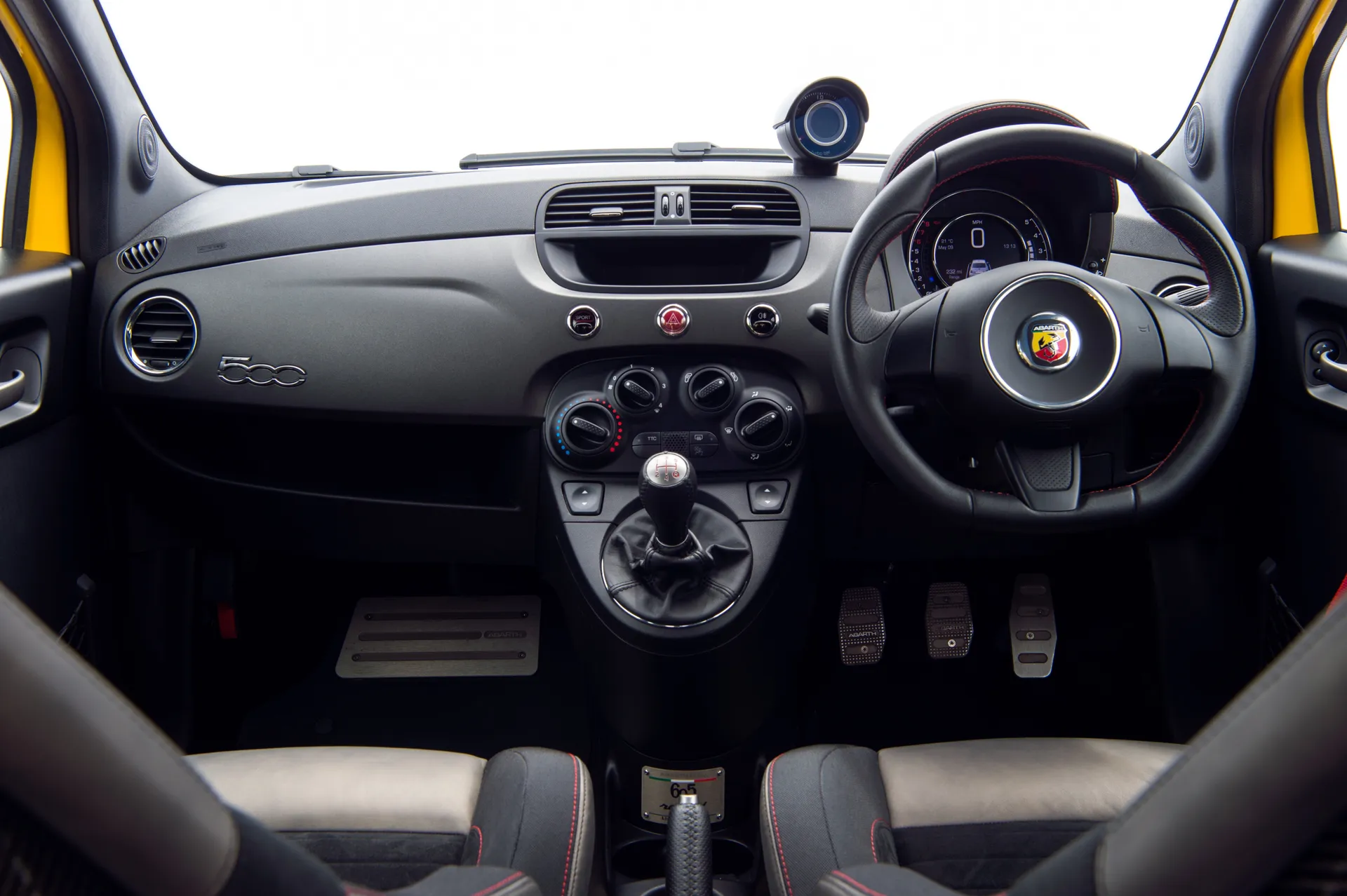 Abarth 695 (2016-2023) Review interior