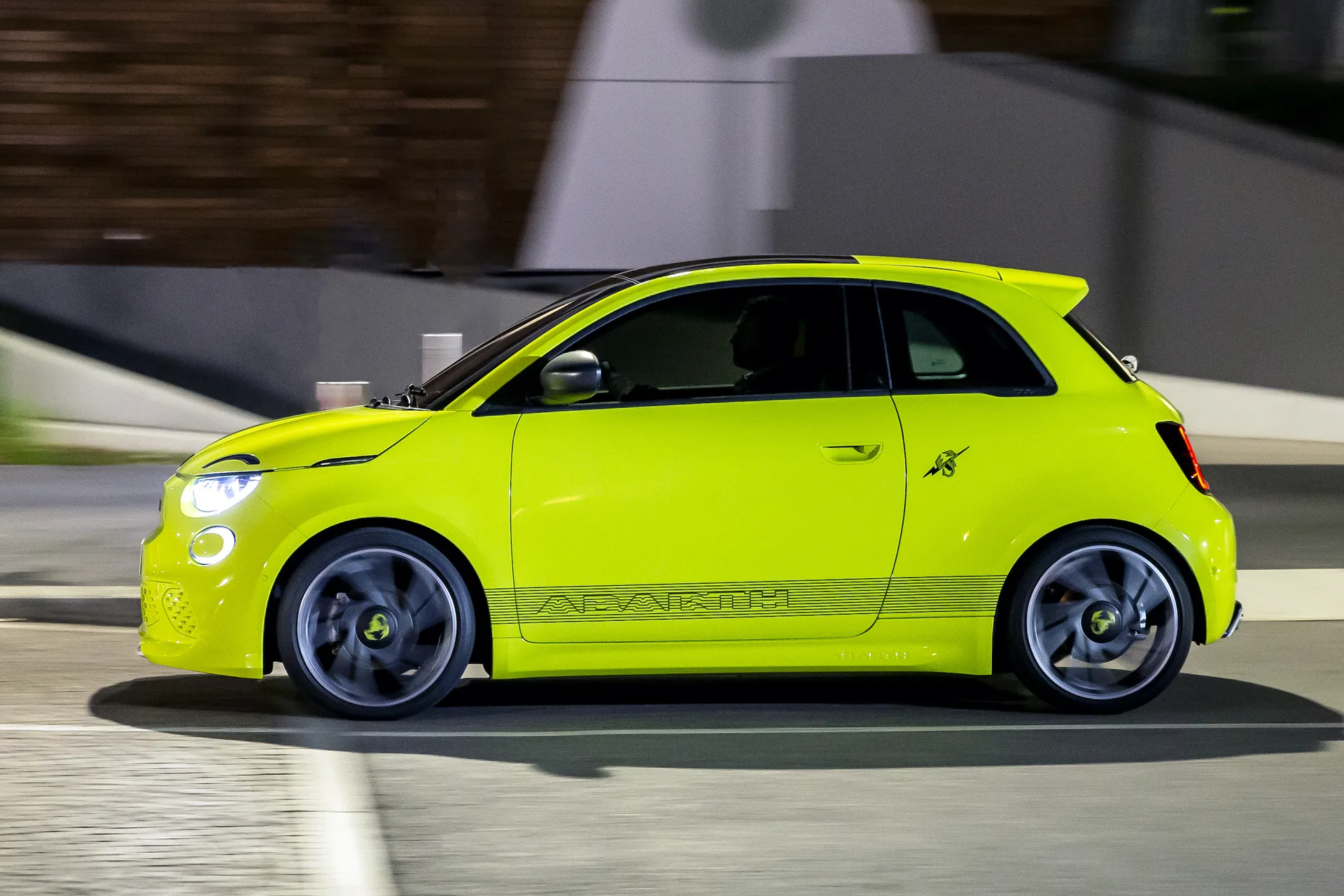Avis Abarth 500 électrique 2023: dynamique arrière