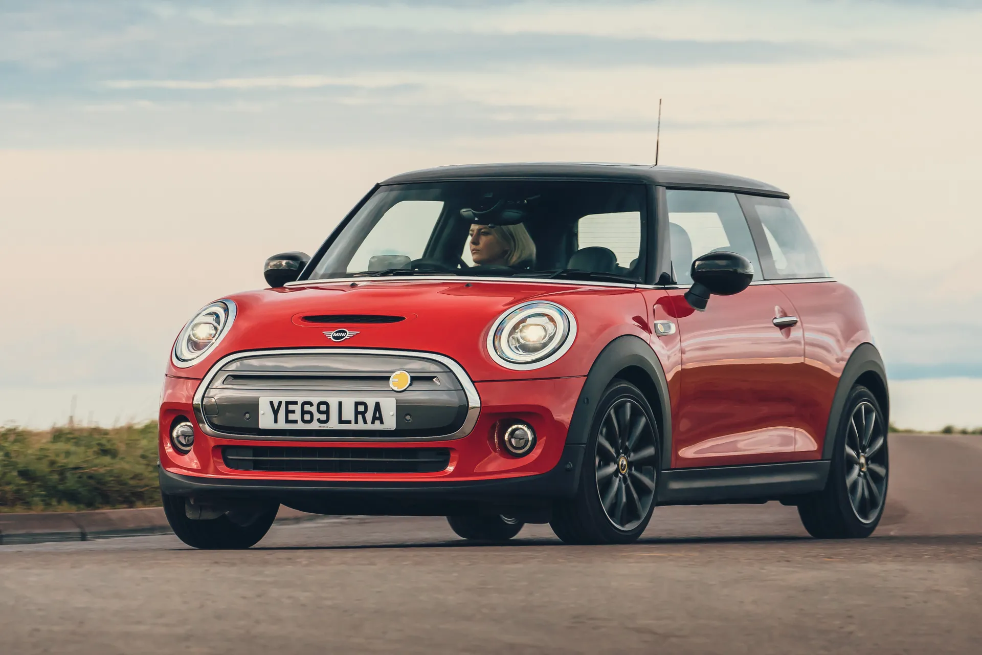 MINI Electric (2020-2024) Review front-left exterior