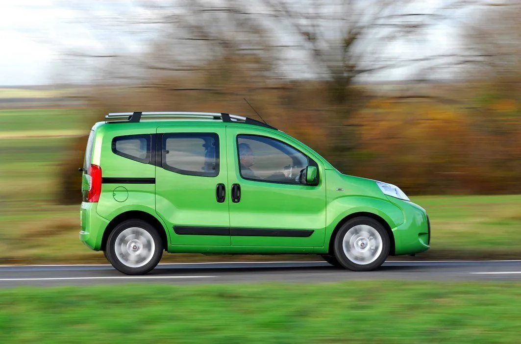Fiat Qubo (2009-2019) Review: Side driving